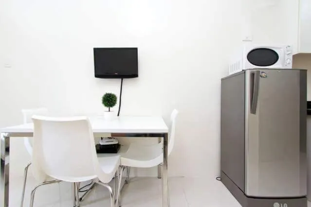 TV and multimedia in Condo Studio Luxe in Princeton Residences