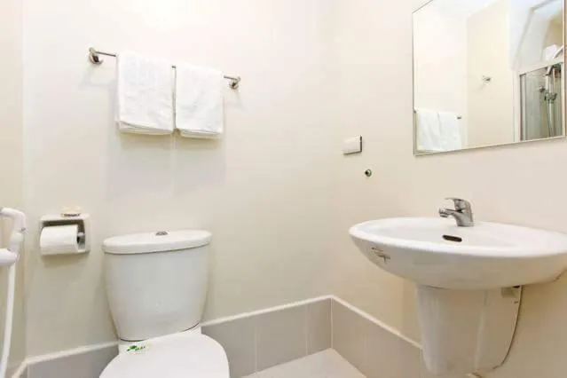 Bathroom in Condo Studio Luxe in Princeton Residences