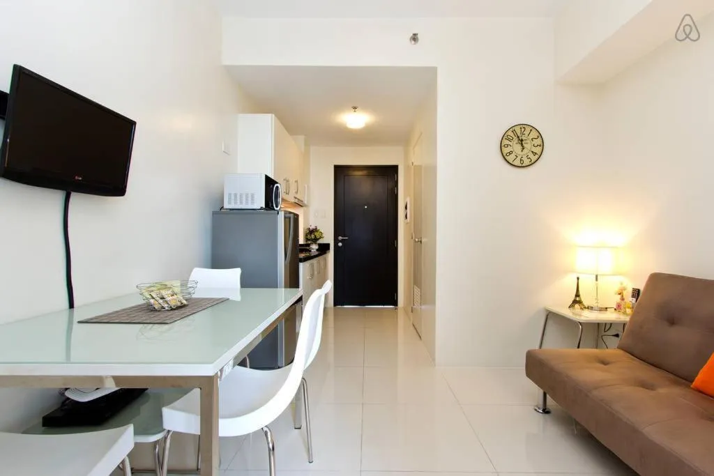 Living room in Condo Studio Luxe in Princeton Residences