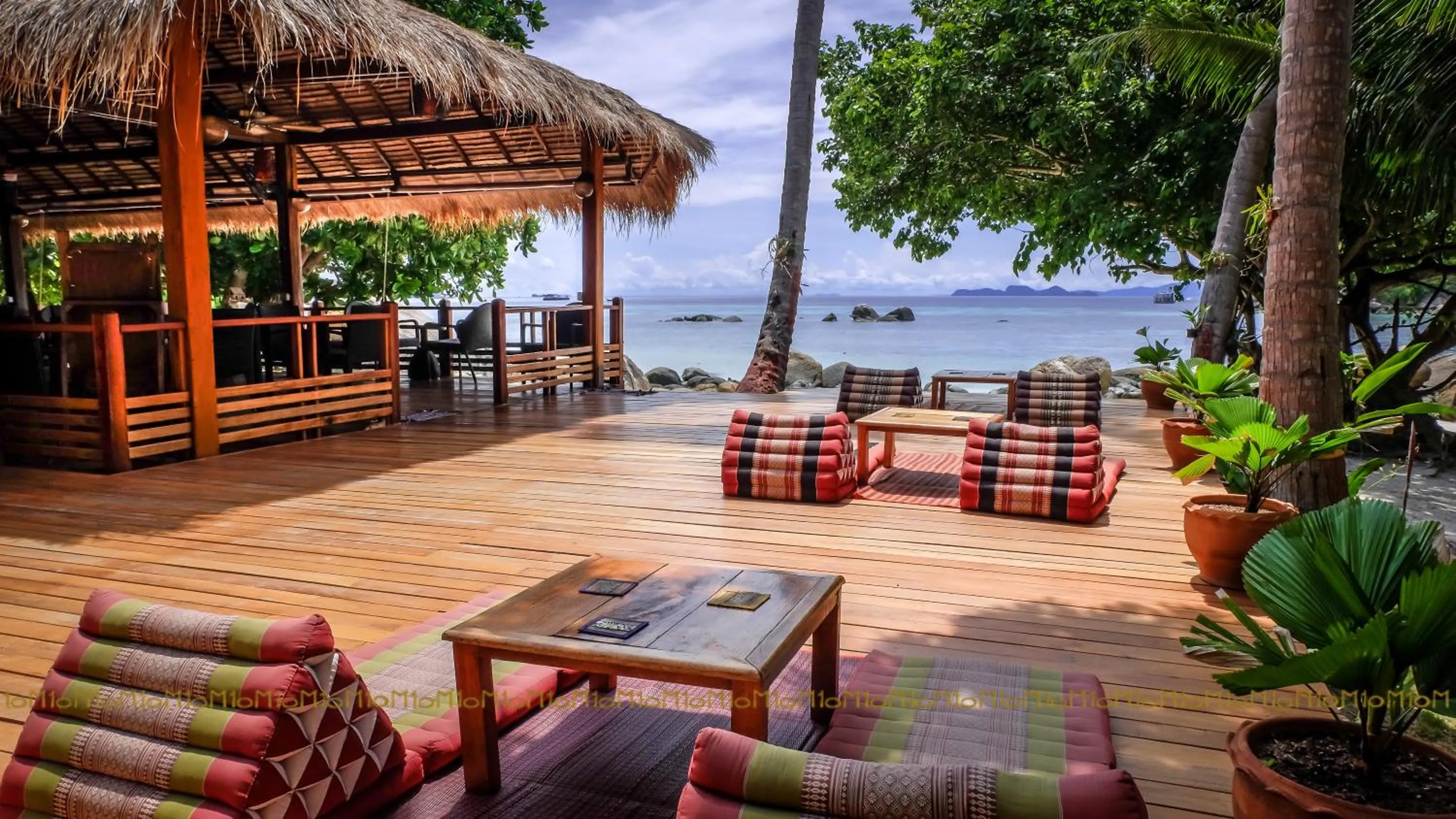 Lounge or bar in Ten Moons Lipe Resort