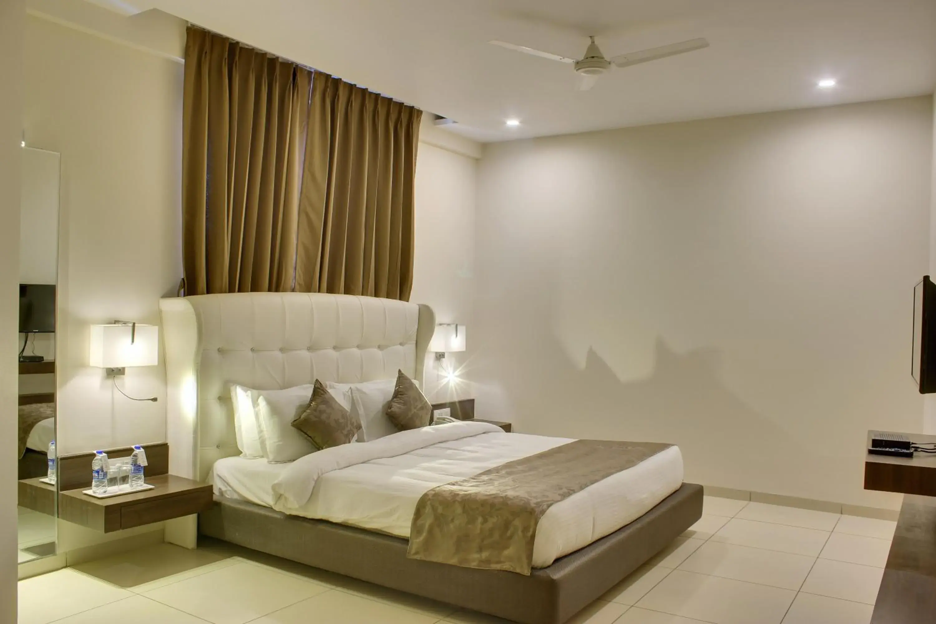 Maharajah Suite in Hotel Lake View Maharajah Suite in Hotel Lake View