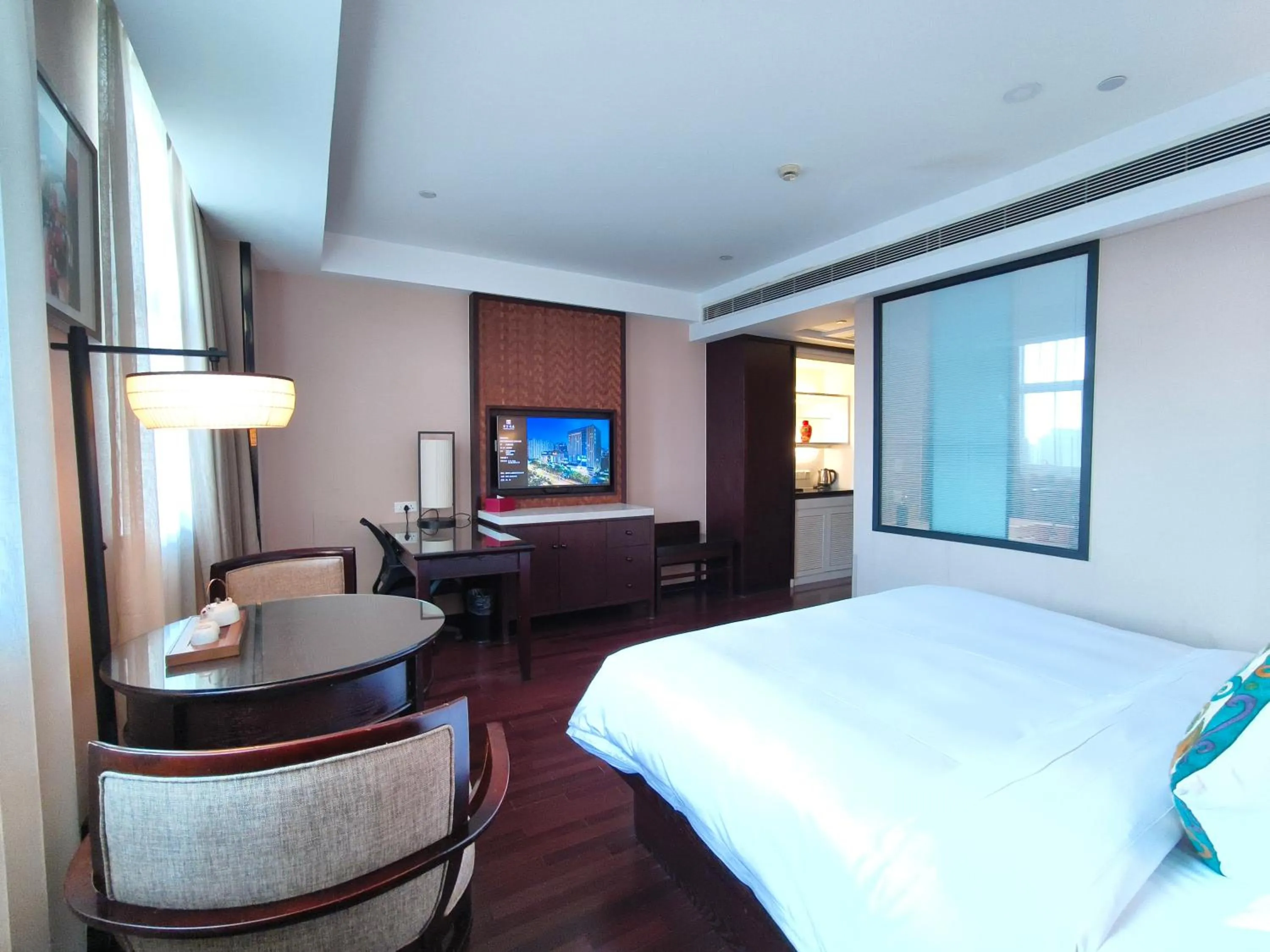 Photo of the whole room, Bed in SSAW Boutique Hotel Hangzhou East - Free Self Service Laundry