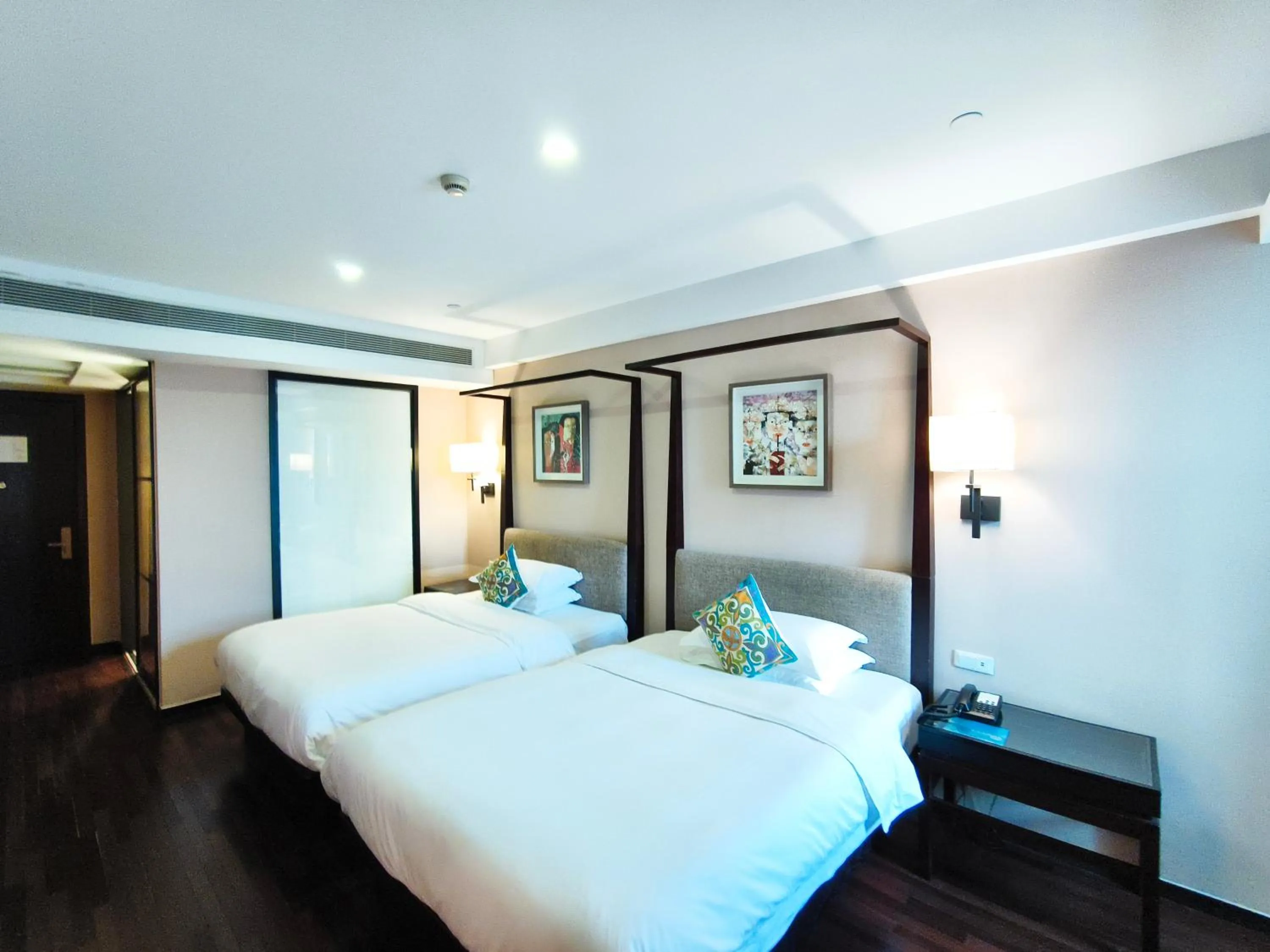 Photo of the whole room, Bed in SSAW Boutique Hotel Hangzhou East - Free Self Service Laundry