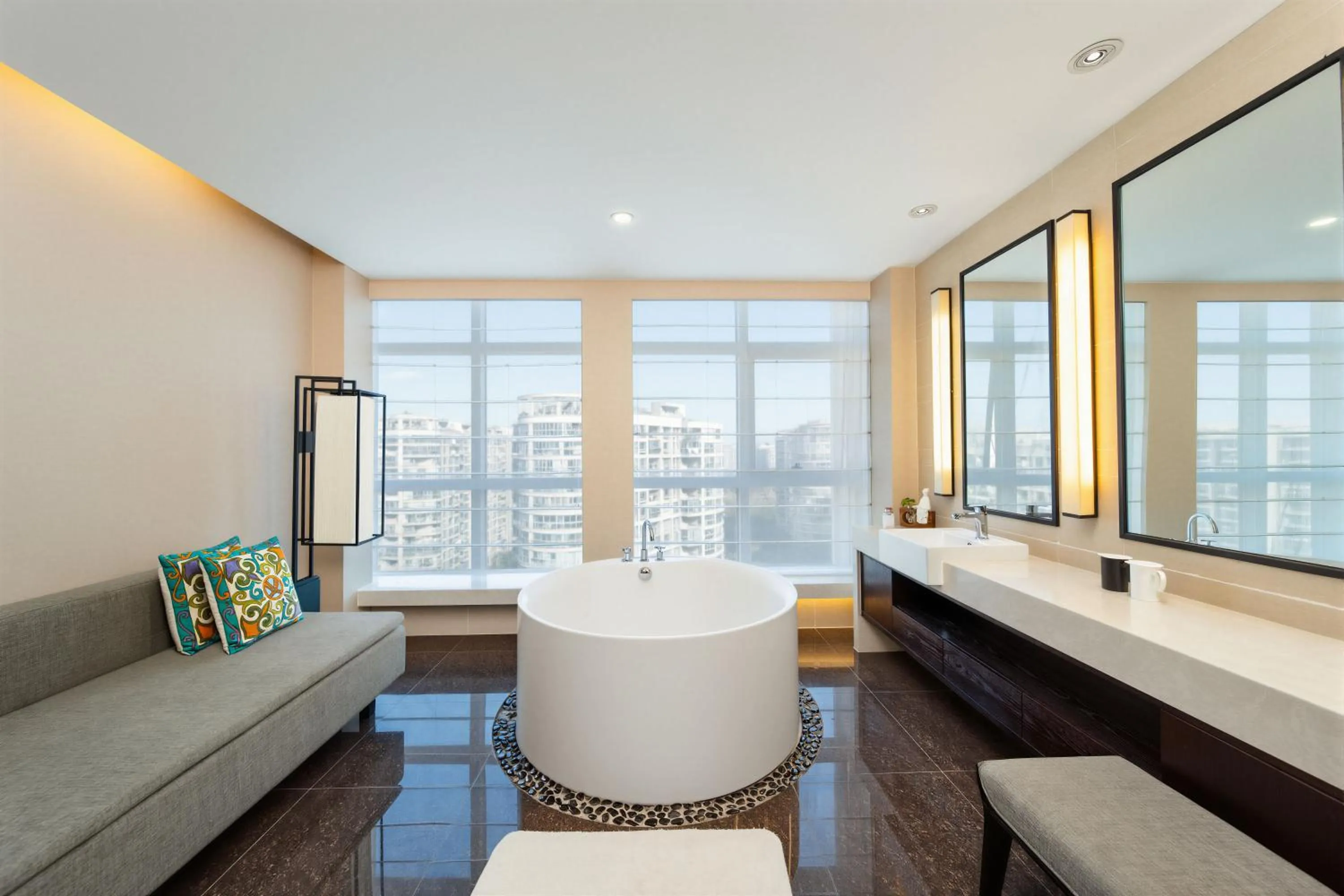 Bath in SSAW Boutique Hotel Hangzhou East - Free Self Service Laundry