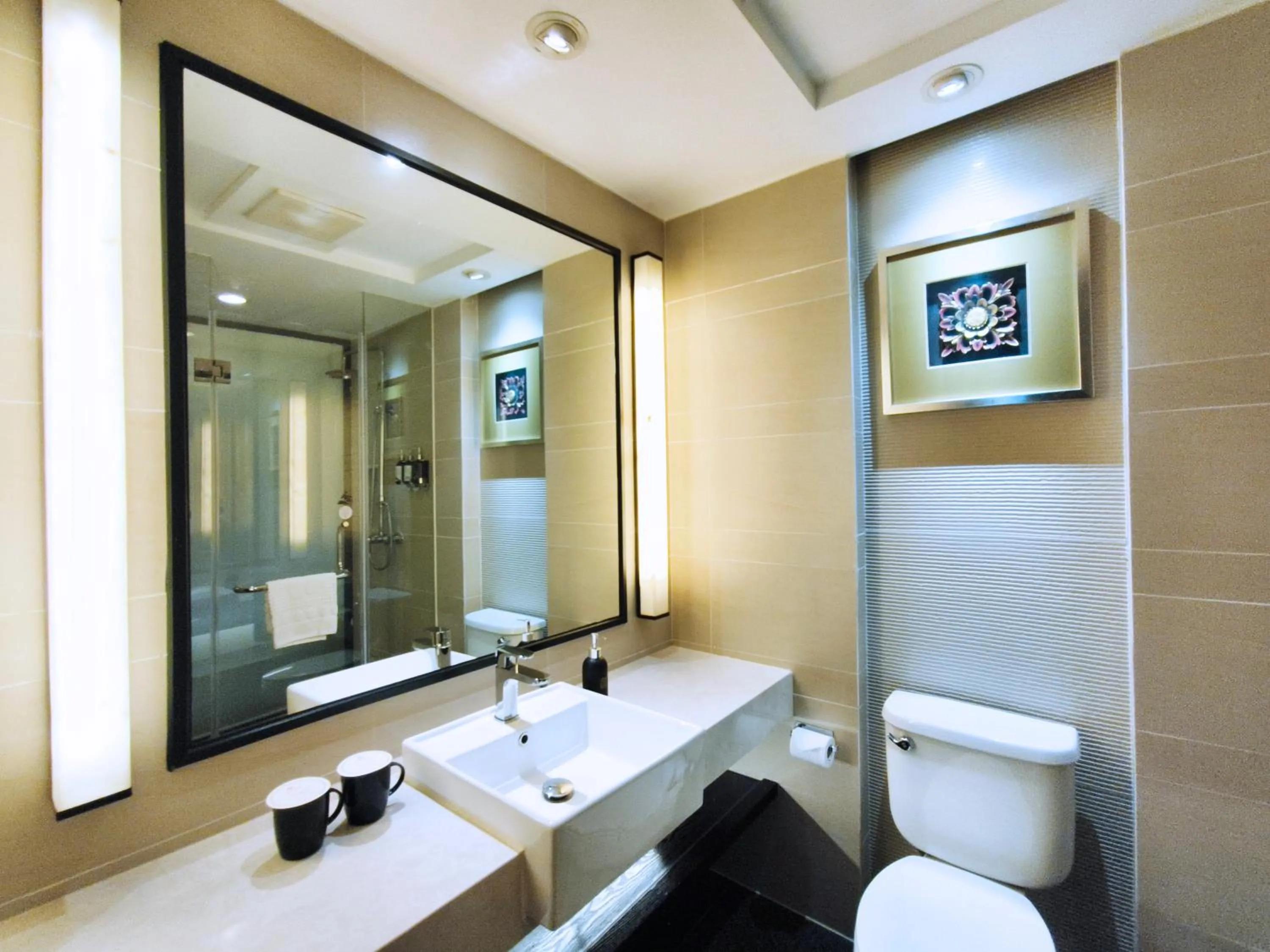 Toilet in SSAW Boutique Hotel Hangzhou East - Free Self Service Laundry