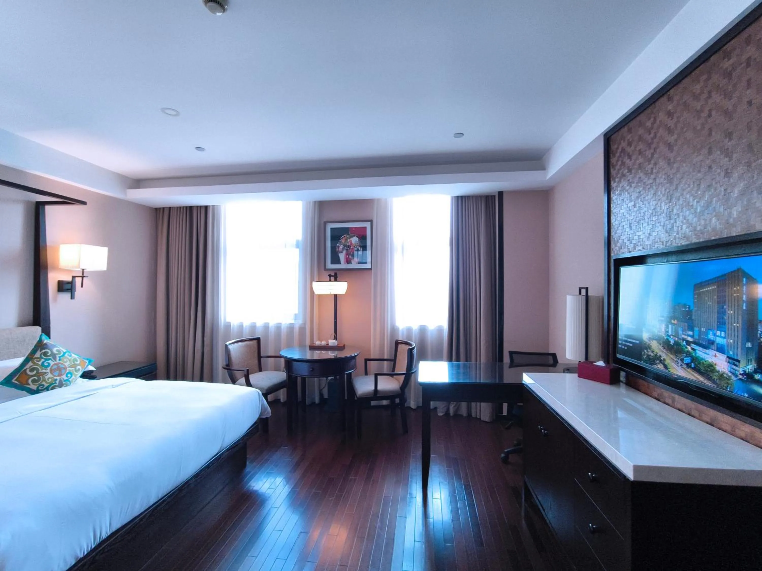 Photo of the whole room, Bed in SSAW Boutique Hotel Hangzhou East - Free Self Service Laundry