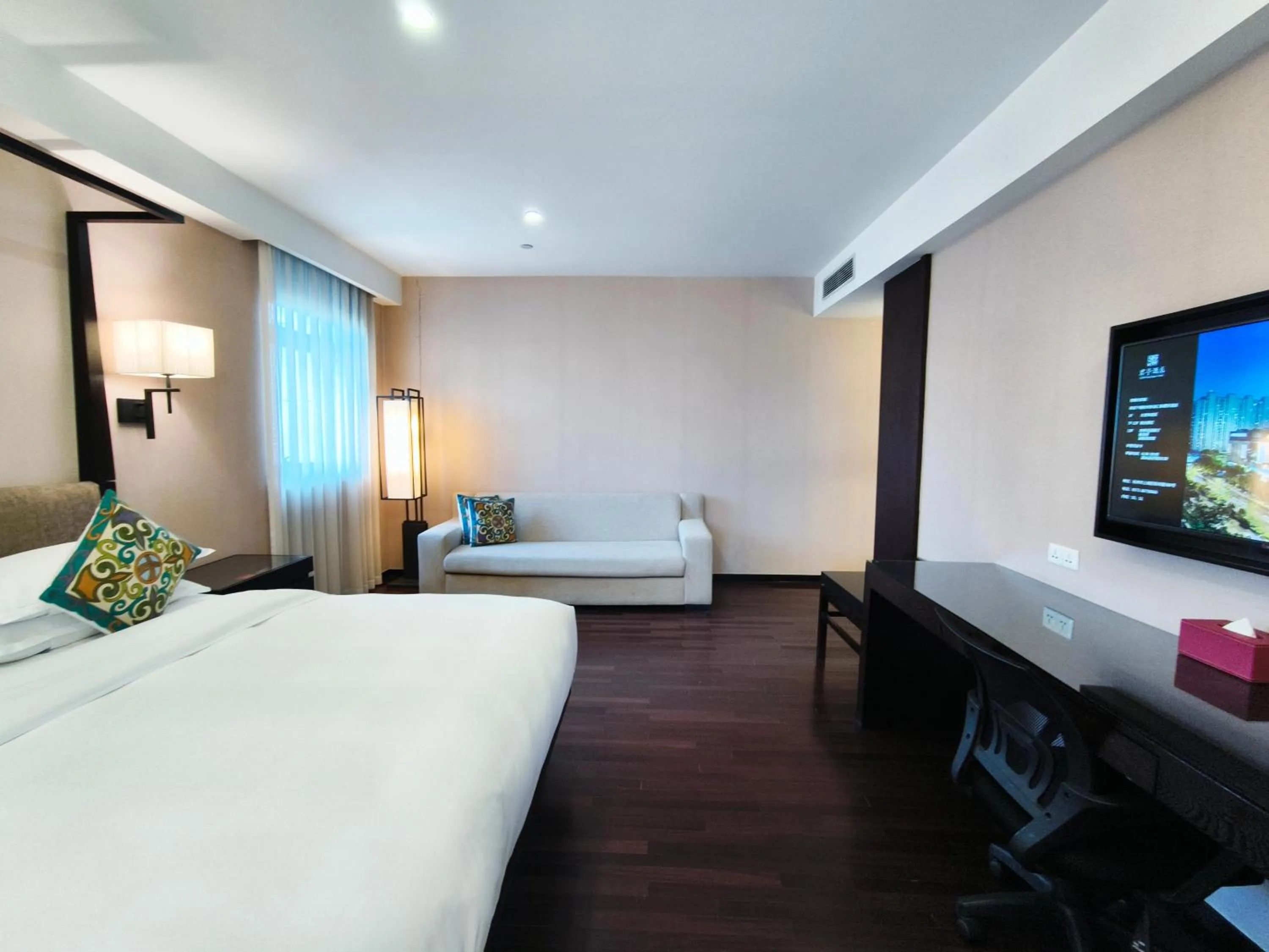 Communal lounge/ TV room, Bed in SSAW Boutique Hotel Hangzhou East - Free Self Service Laundry