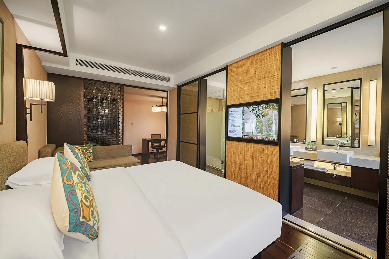 Photo of the whole room, Bed in SSAW Boutique Hotel Hangzhou East - Free Self Service Laundry