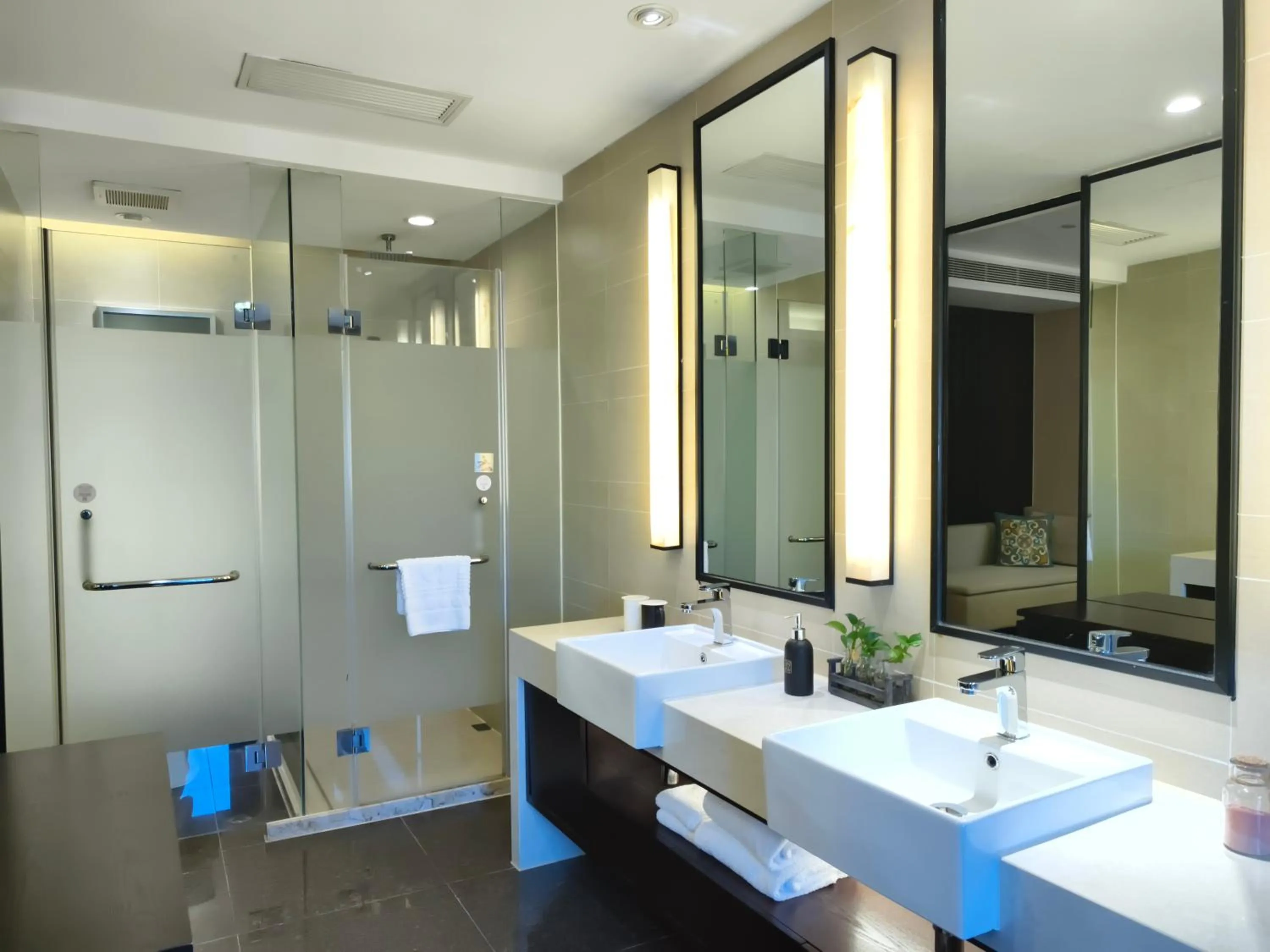 Bathroom in SSAW Boutique Hotel Hangzhou East - Free Self Service Laundry