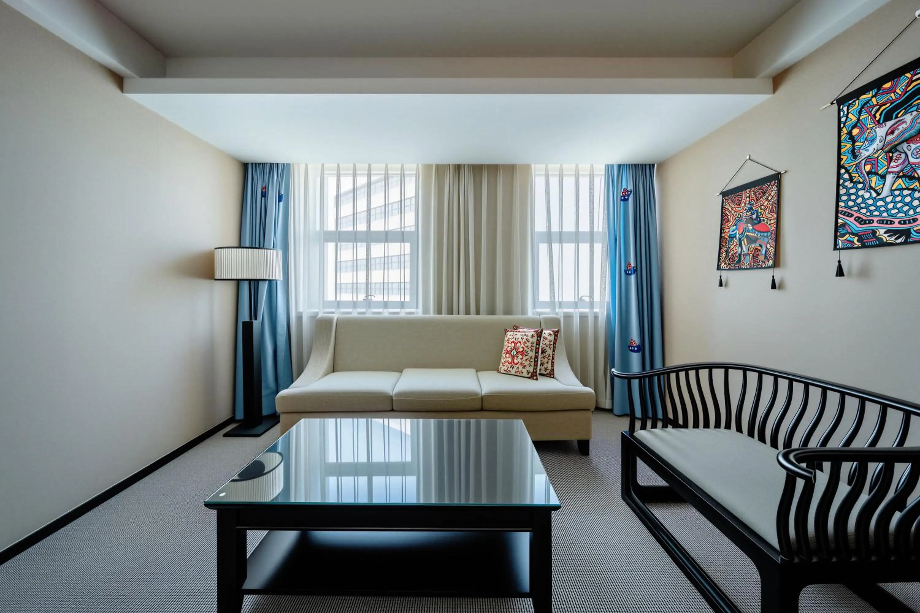 Living room, Bed in SSAW Boutique Hotel Hangzhou East - Free Self Service Laundry