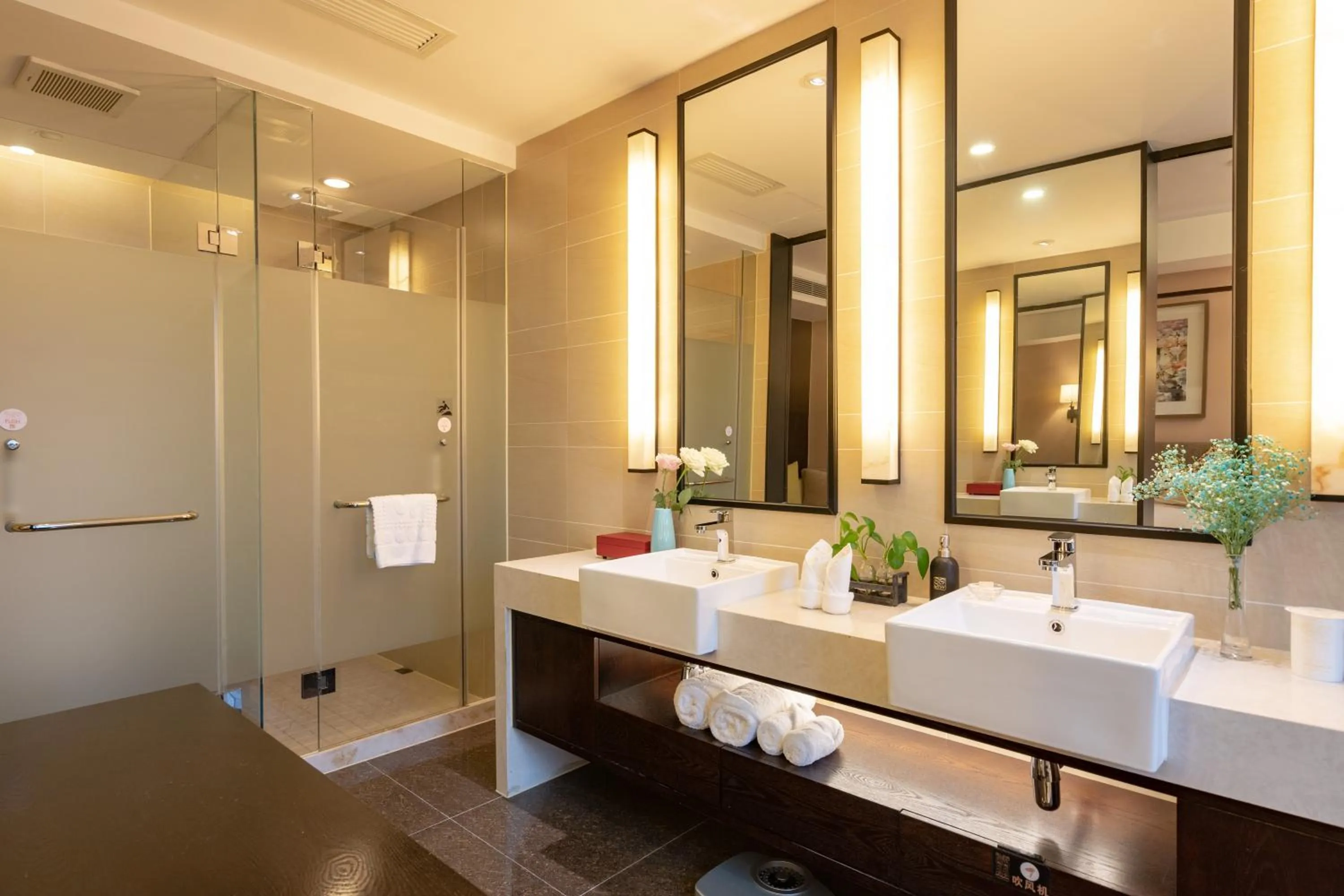 Bathroom in SSAW Boutique Hotel Hangzhou East - Free Self Service Laundry