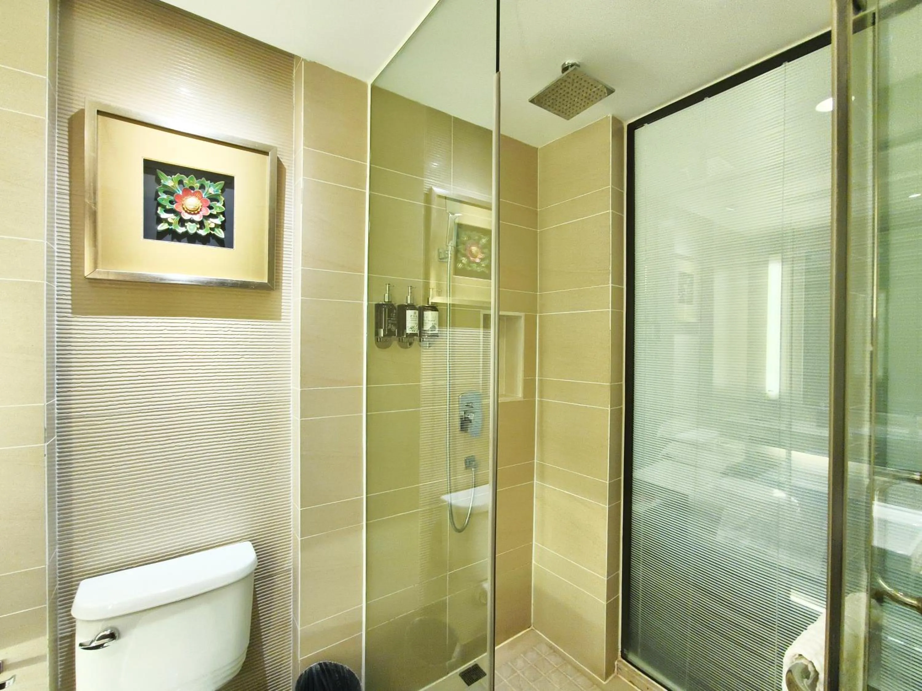 Shower in SSAW Boutique Hotel Hangzhou East - Free Self Service Laundry