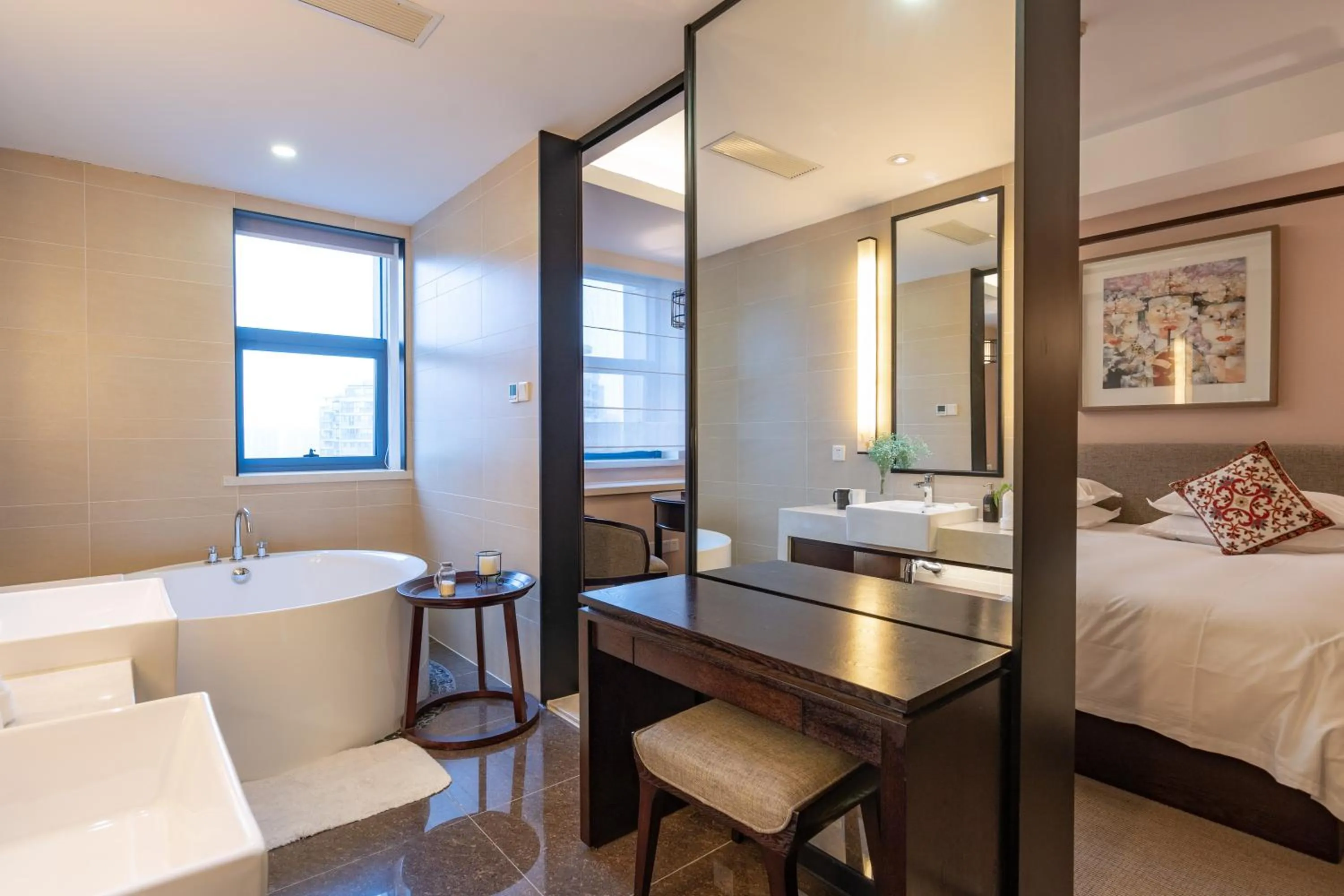 Bathroom, Bed in SSAW Boutique Hotel Hangzhou East - Free Self Service Laundry