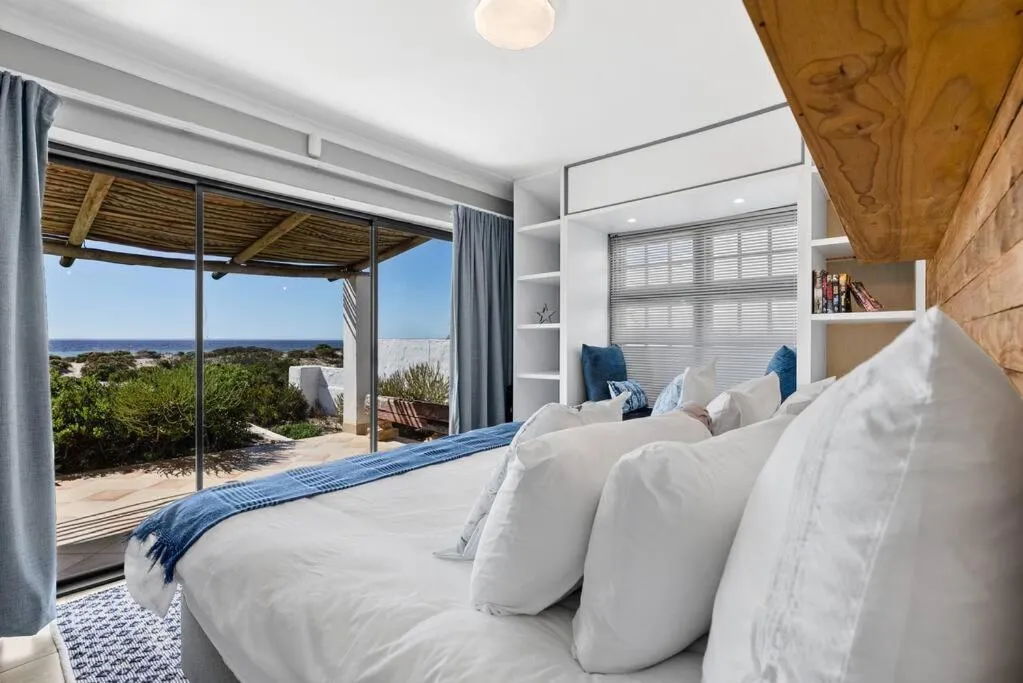 Bed in Escape Beach Cottage in Dwarskersbos