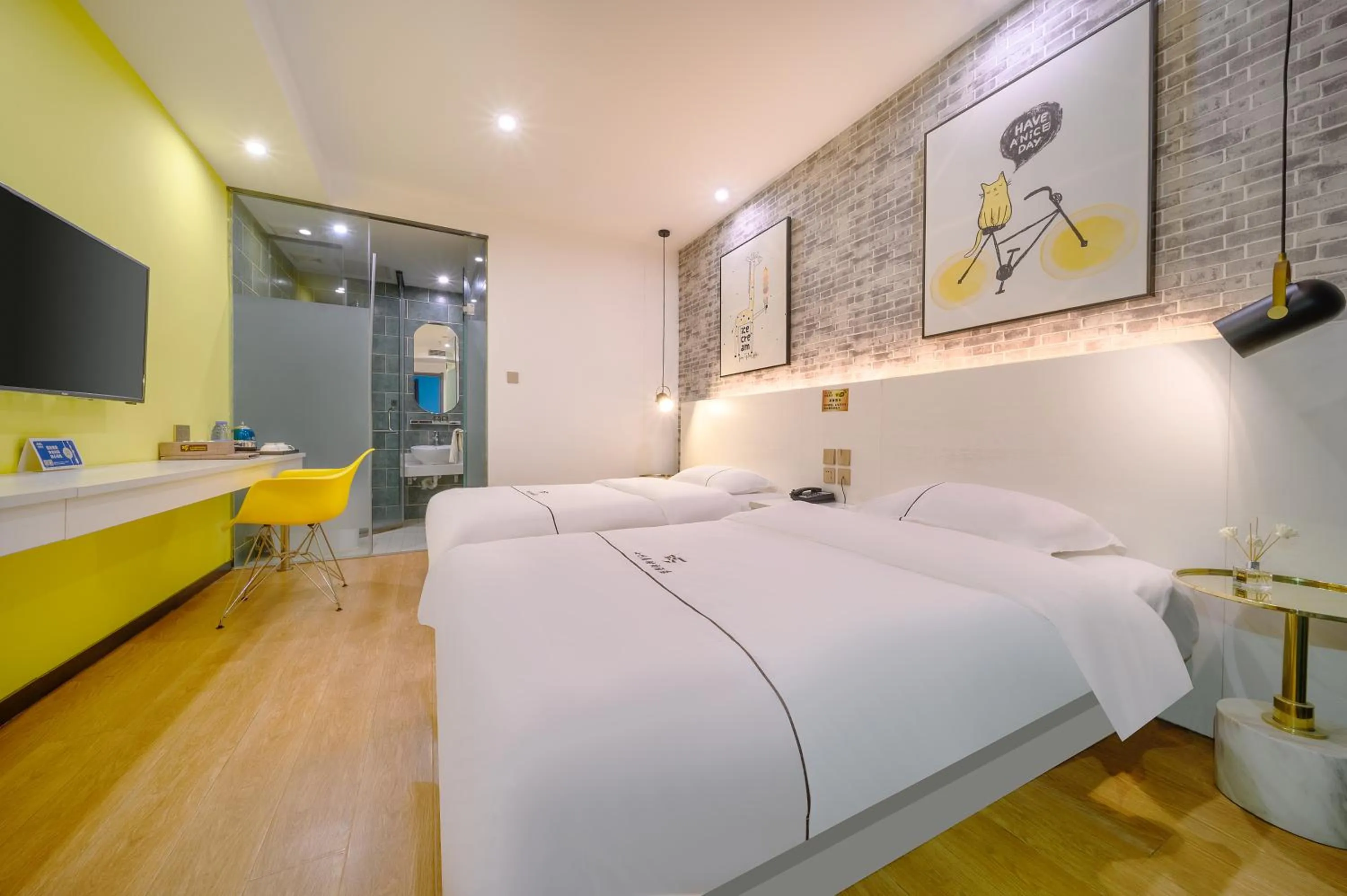 Bedroom, Bed in QiQiaoWu Fashion Hotel Beijing Songjiazhuang Subway Station