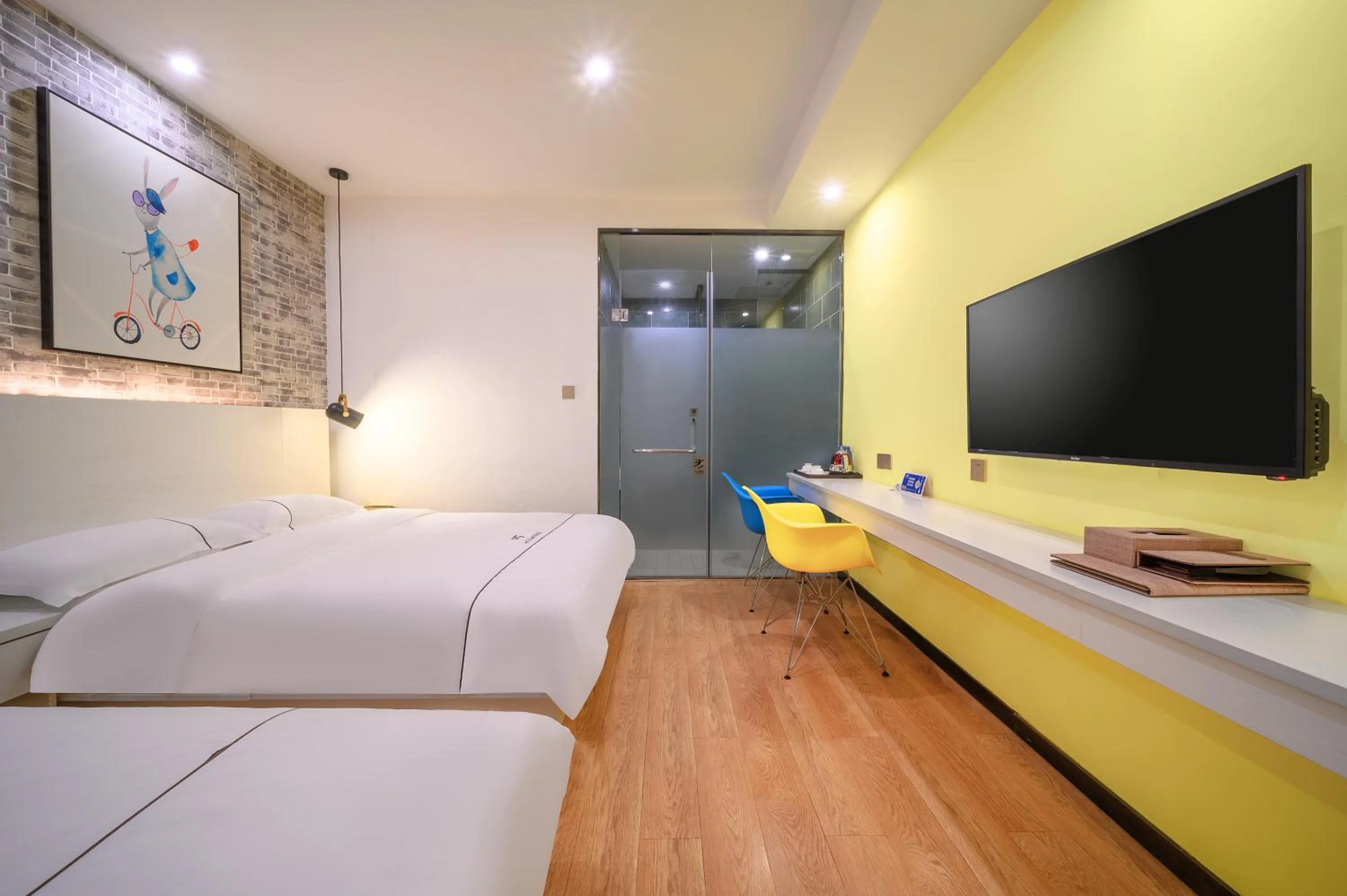 Bedroom, Bed in QiQiaoWu Fashion Hotel Beijing Songjiazhuang Subway Station