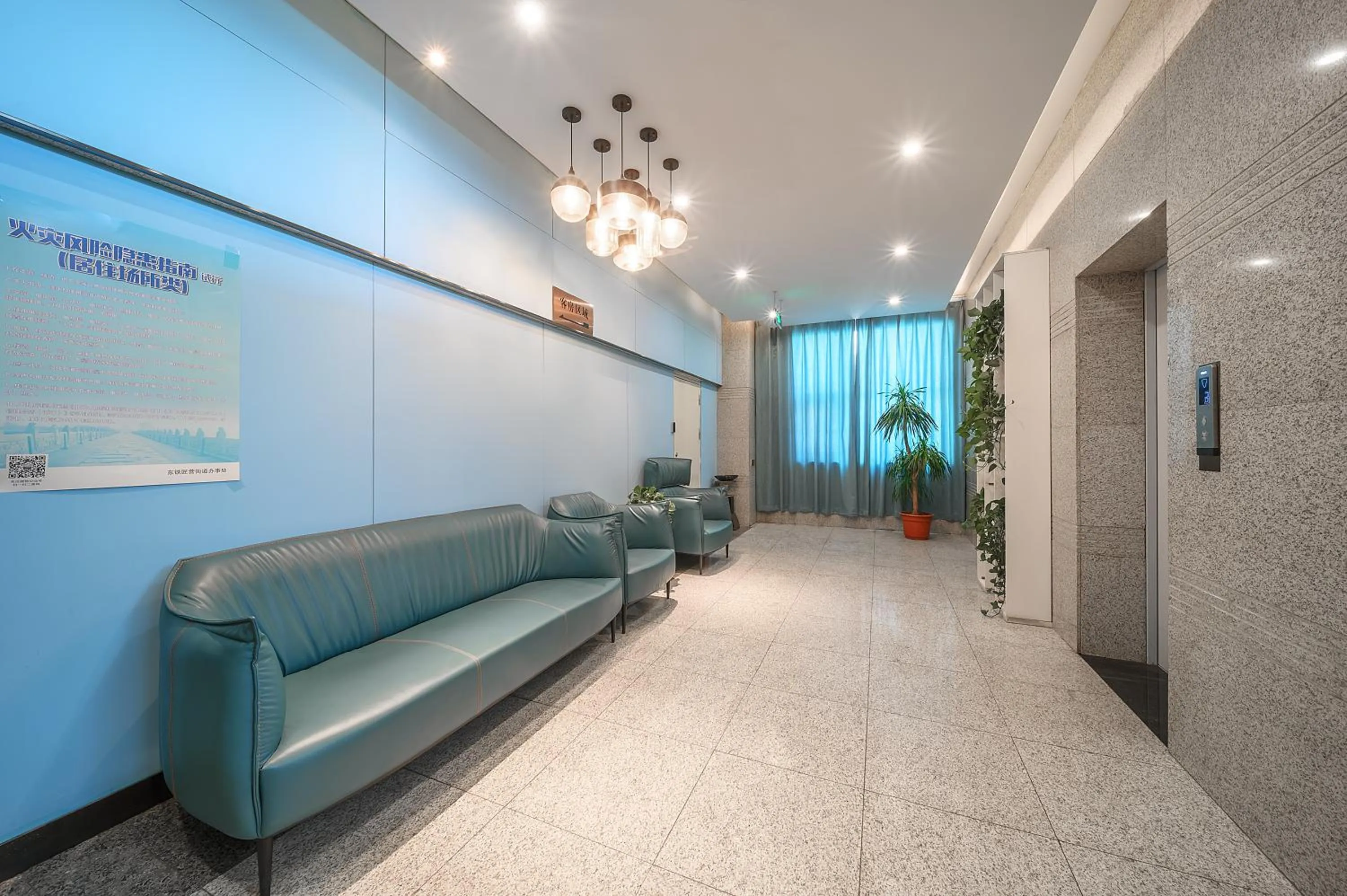 Seating area in QiQiaoWu Fashion Hotel Beijing Songjiazhuang Subway Station