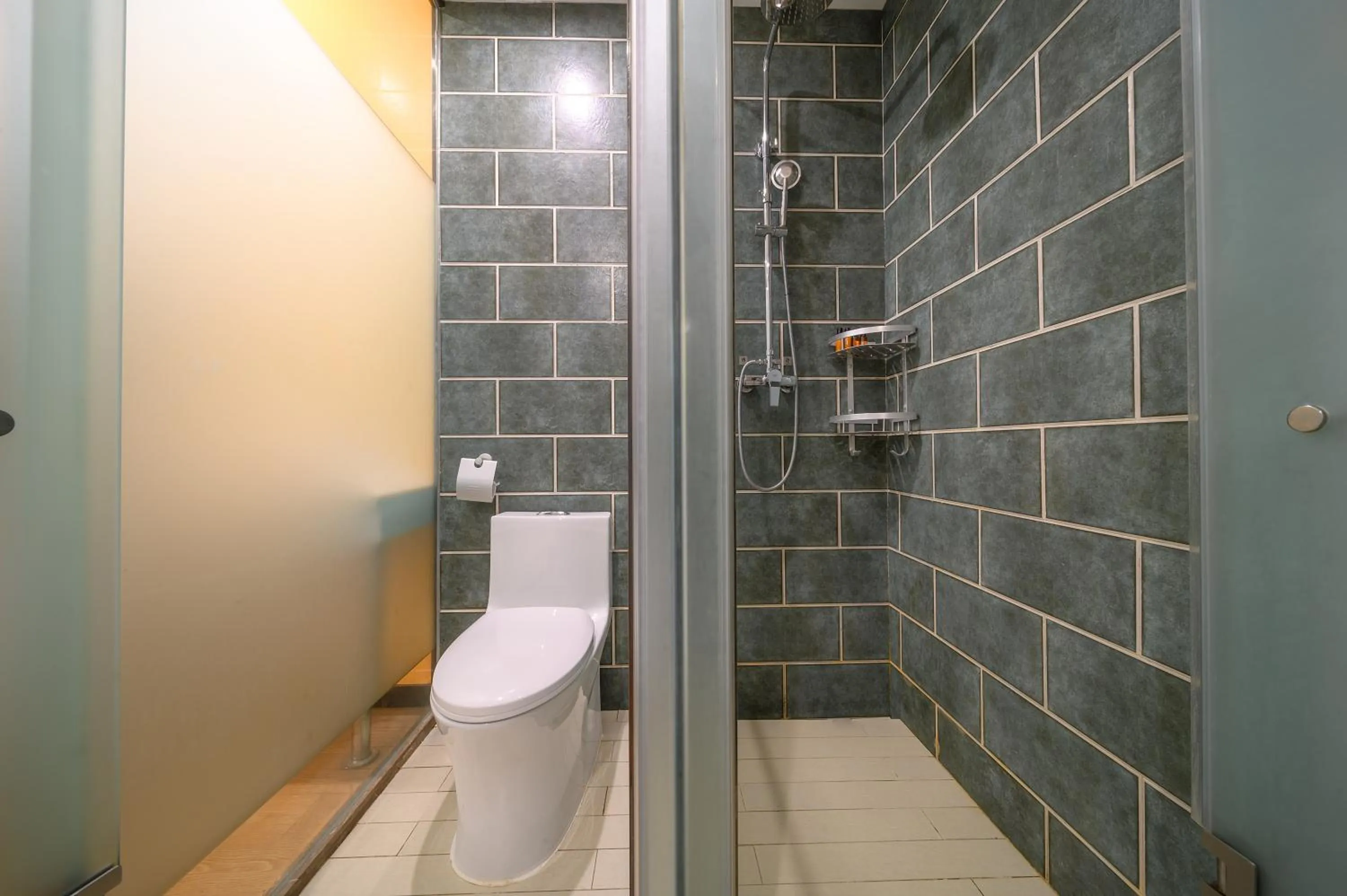 Bathroom in QiQiaoWu Fashion Hotel Beijing Songjiazhuang Subway Station