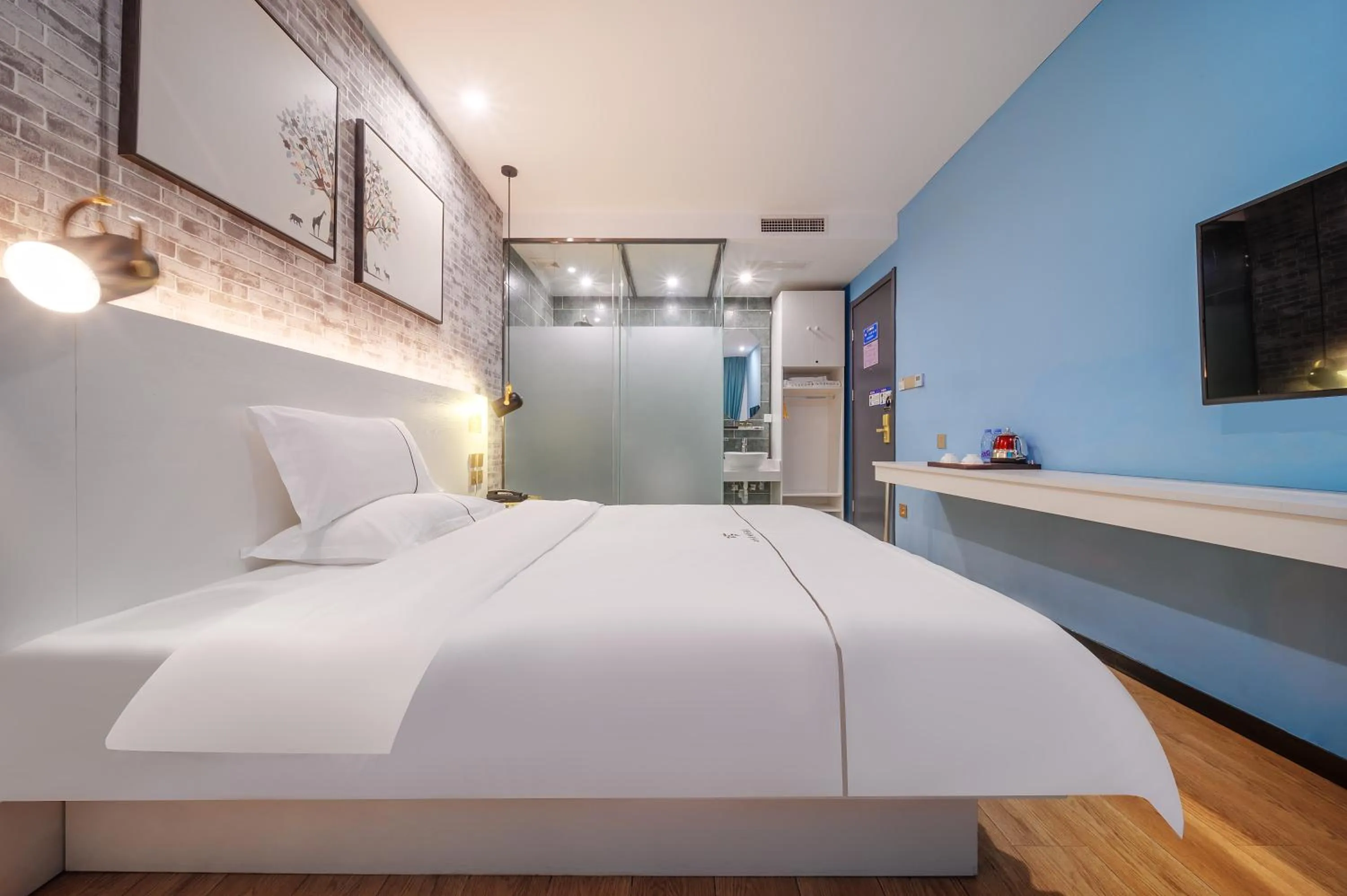 Bedroom, Bed in QiQiaoWu Fashion Hotel Beijing Songjiazhuang Subway Station