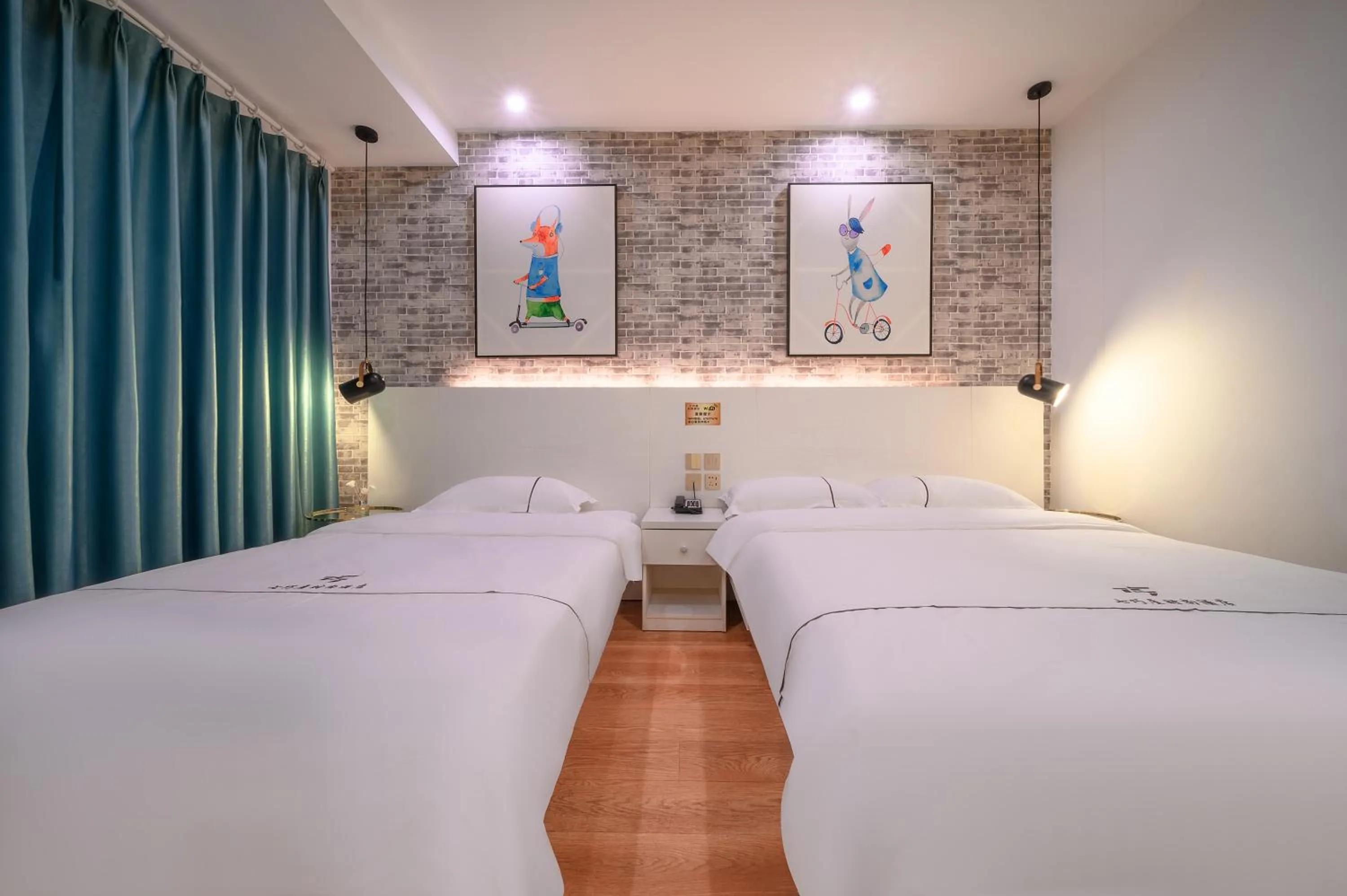 Photo of the whole room, Bed in QiQiaoWu Fashion Hotel Beijing Songjiazhuang Subway Station