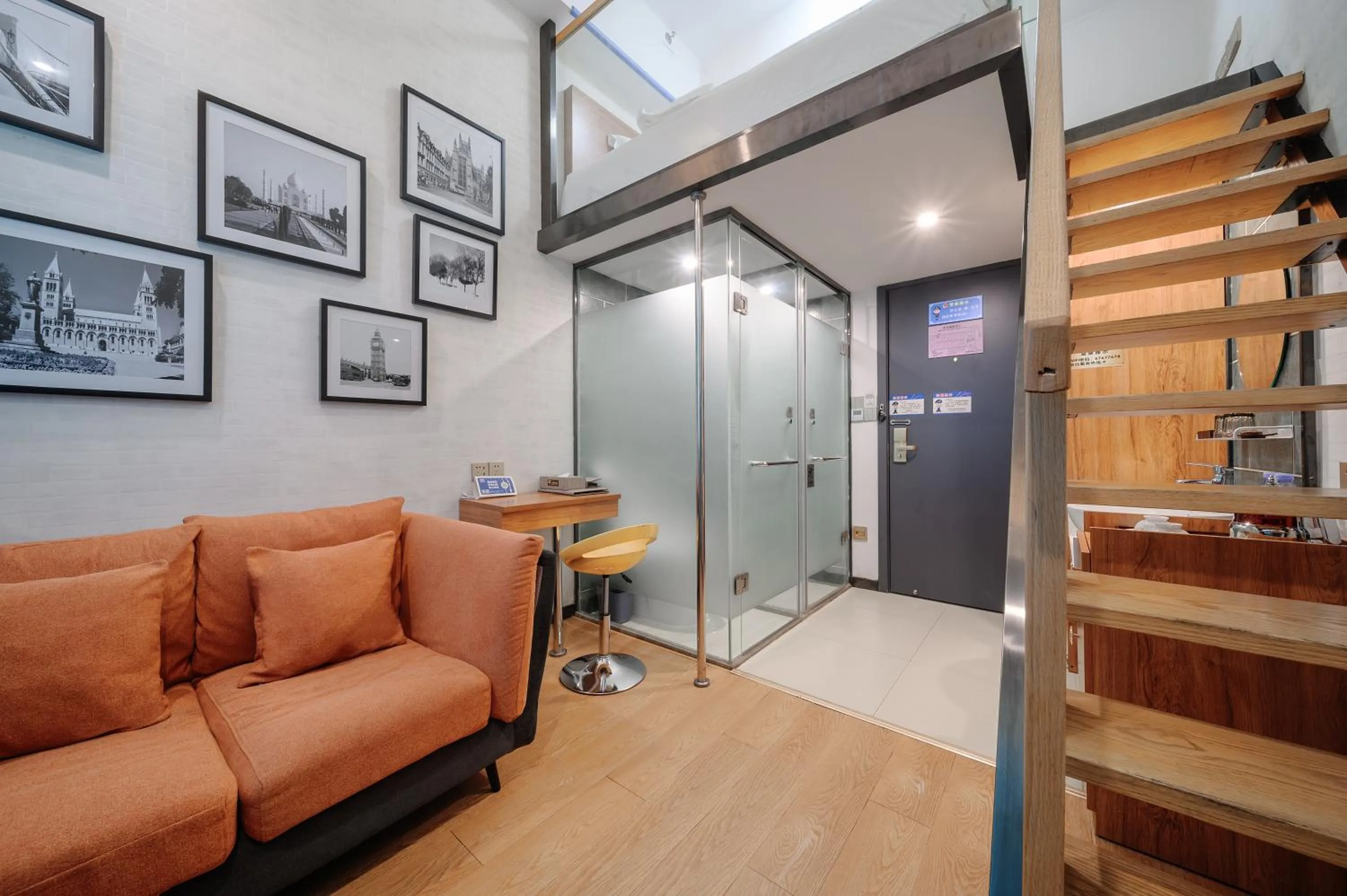 Living room in QiQiaoWu Fashion Hotel Beijing Songjiazhuang Subway Station