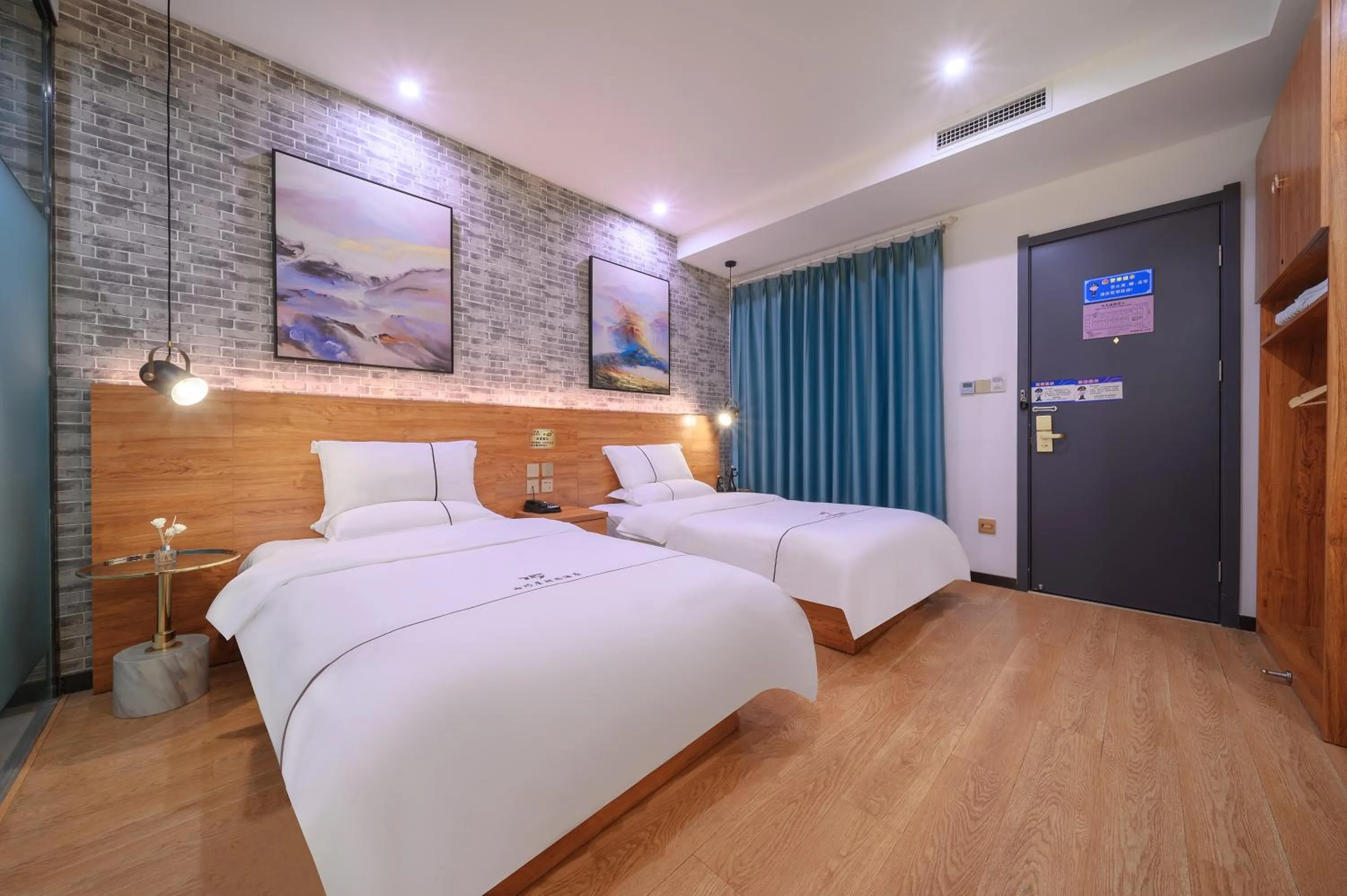 Photo of the whole room, Bed in QiQiaoWu Fashion Hotel Beijing Songjiazhuang Subway Station