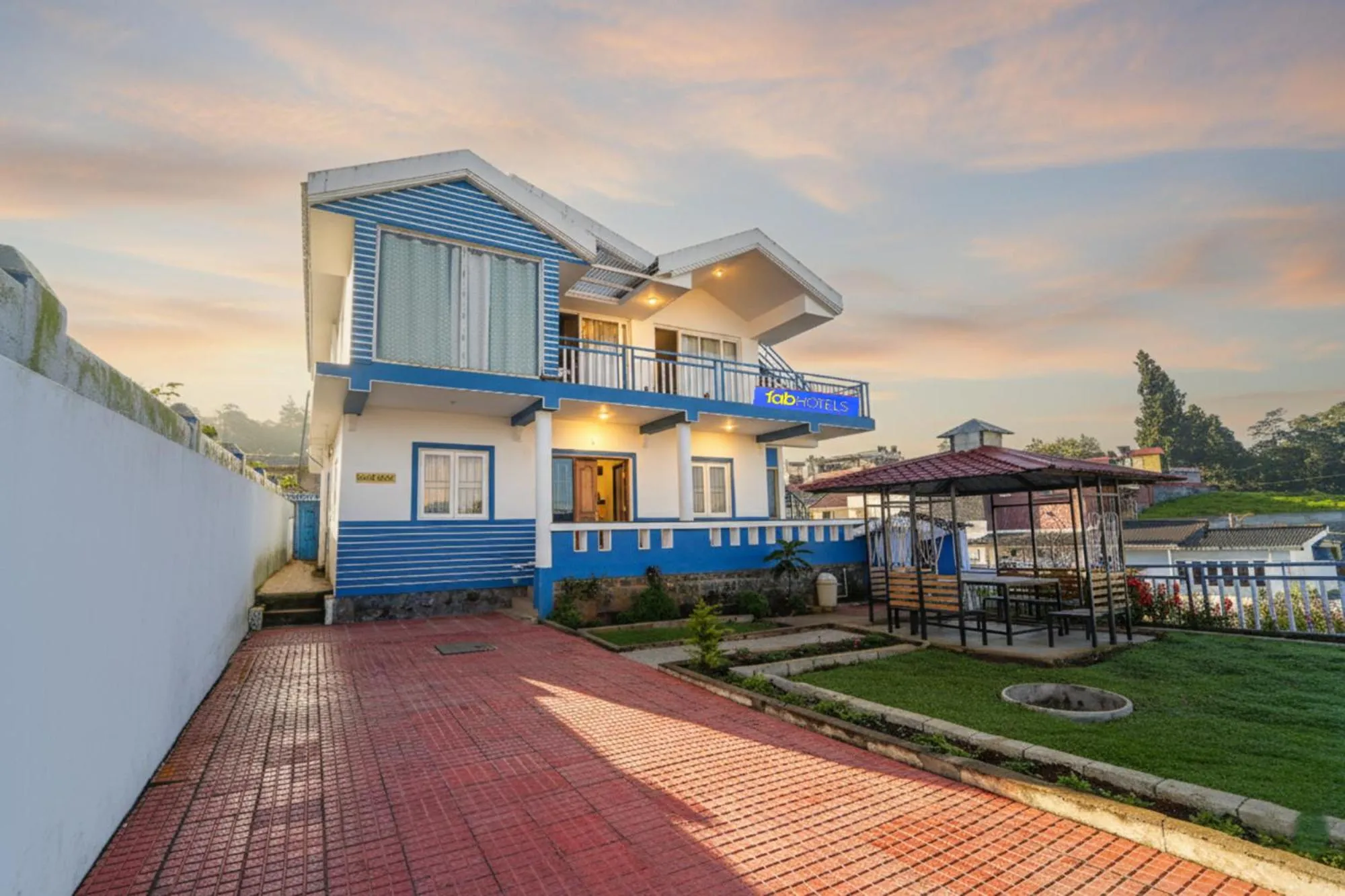 Property building in Via Bala Garden