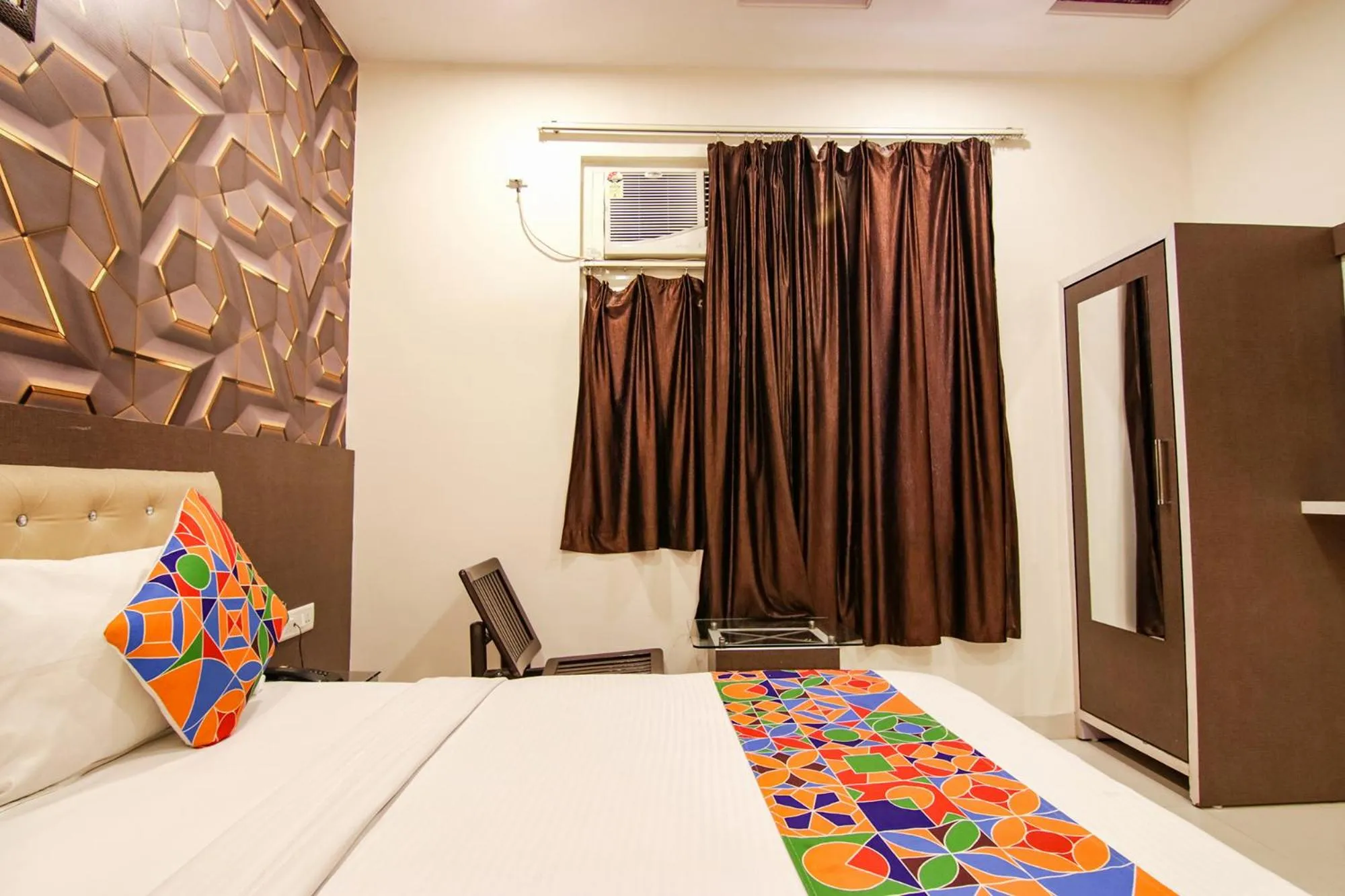 Bedroom, Bed in Hotel Rosewood Inn