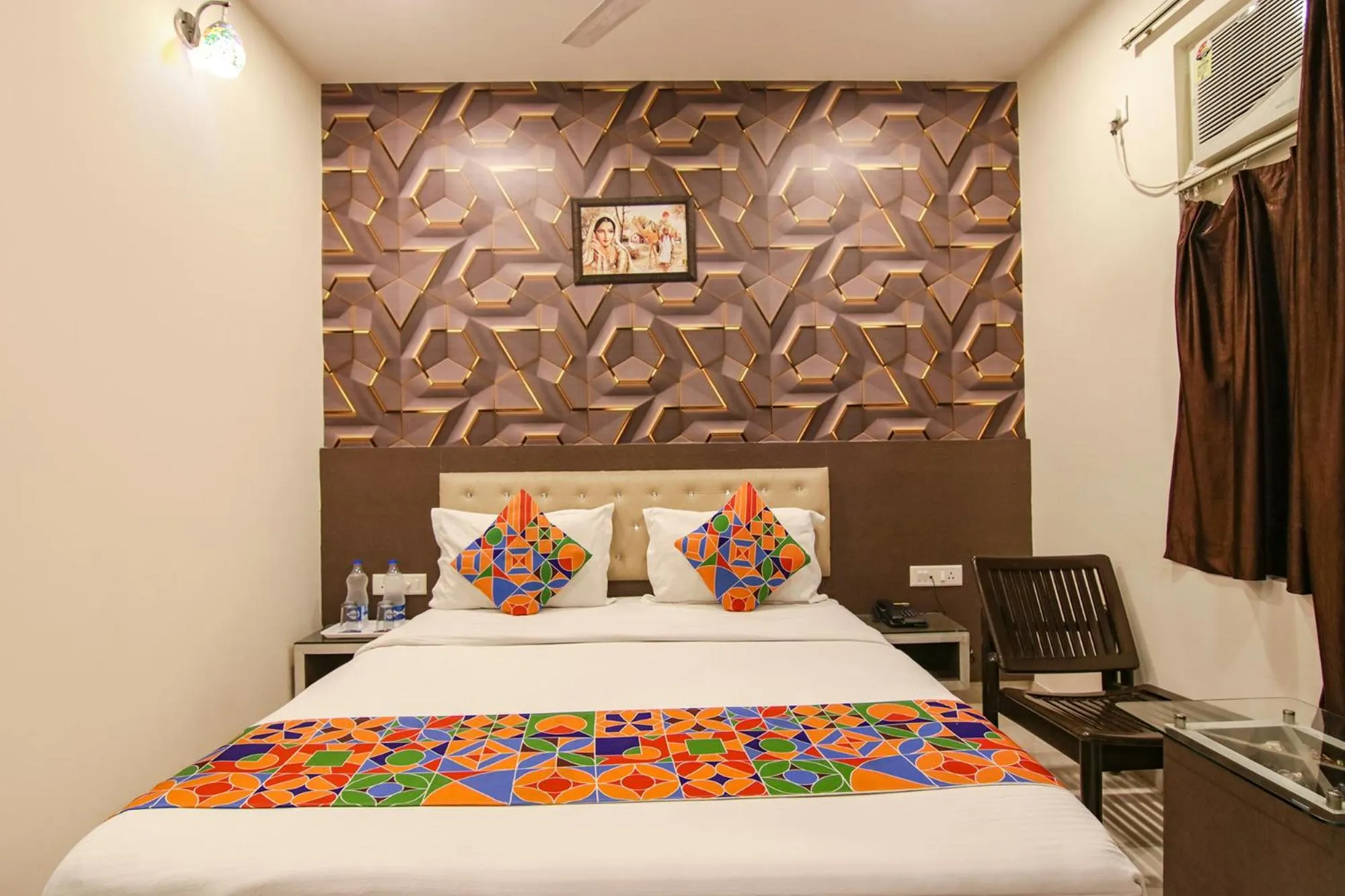 Bedroom, Bed in Hotel Rosewood Inn