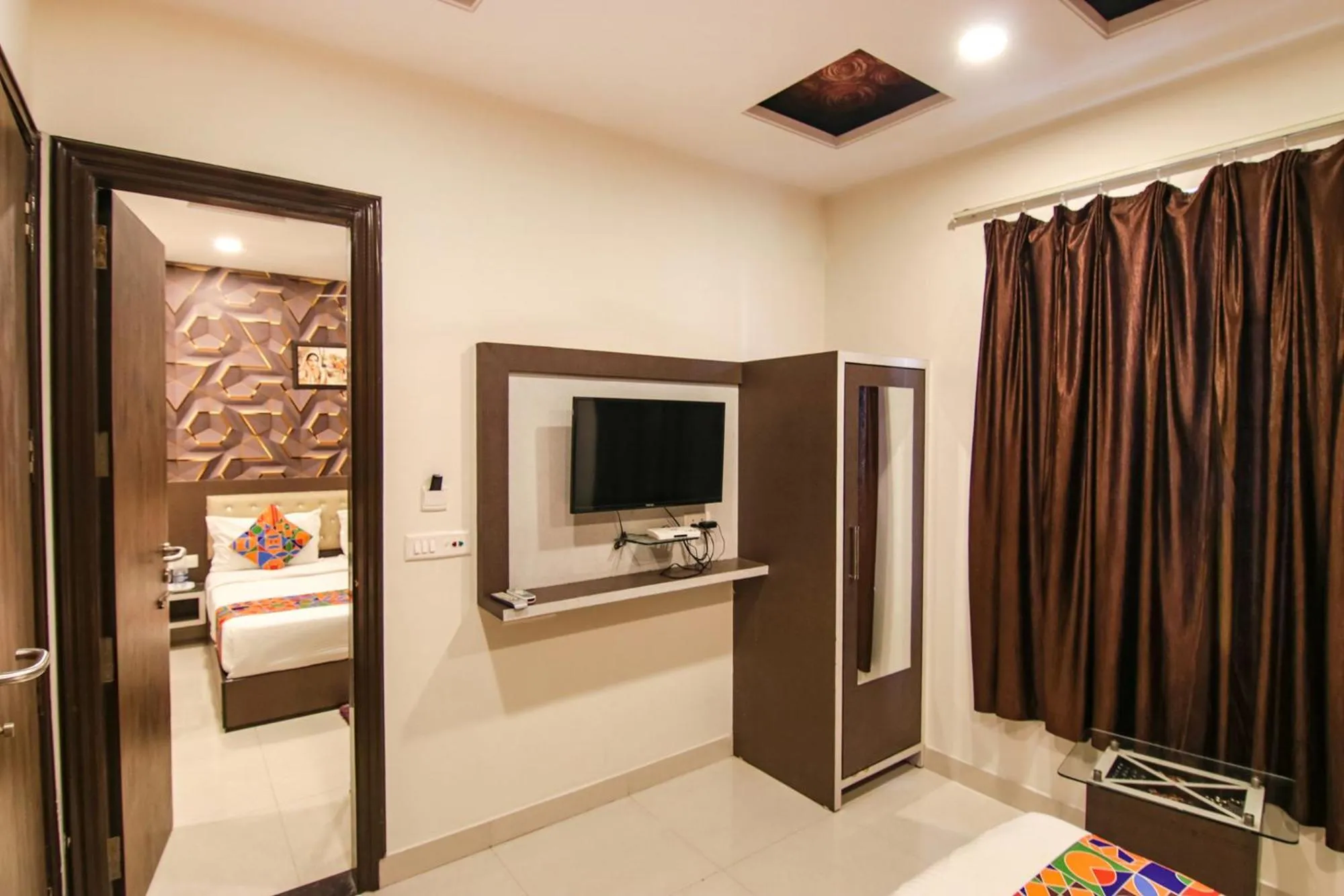 Bedroom, Bed in Hotel Rosewood Inn