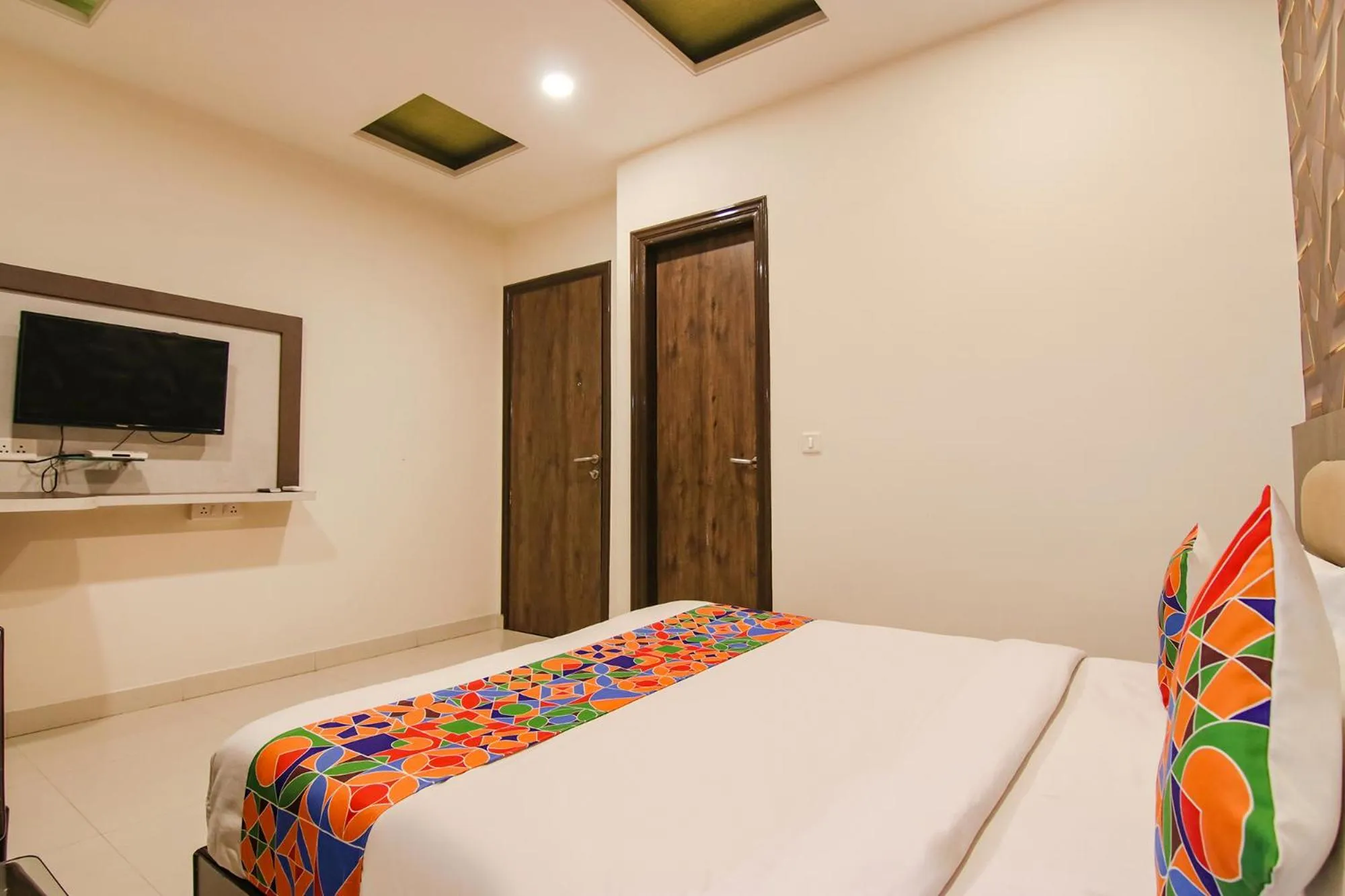 Bedroom, Bed in Hotel Rosewood Inn