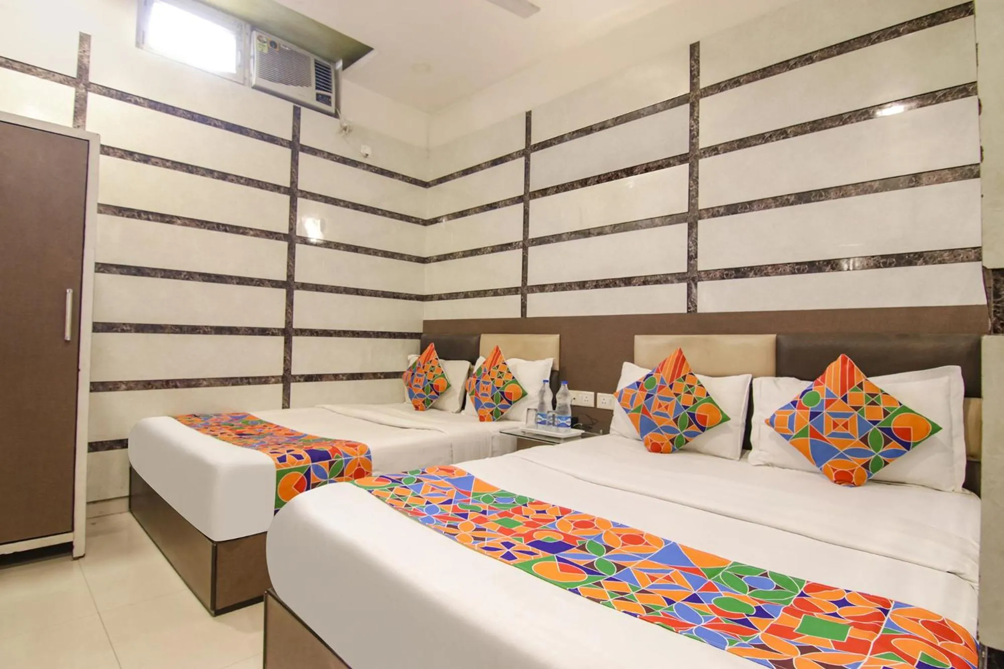 Bedroom, Bed in Hotel Rosewood Inn