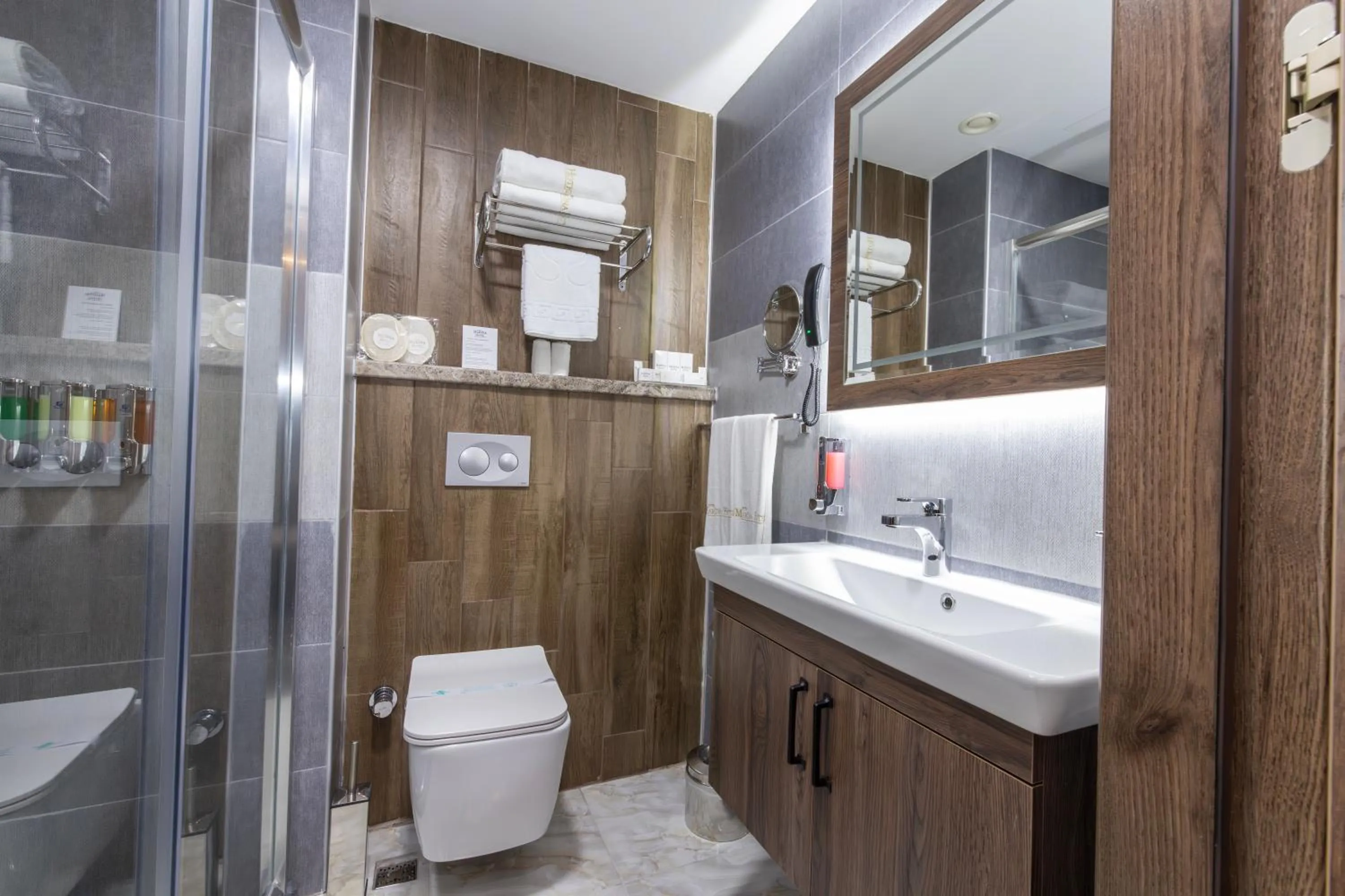 Toilet in Park Dedeman Mersin Marina