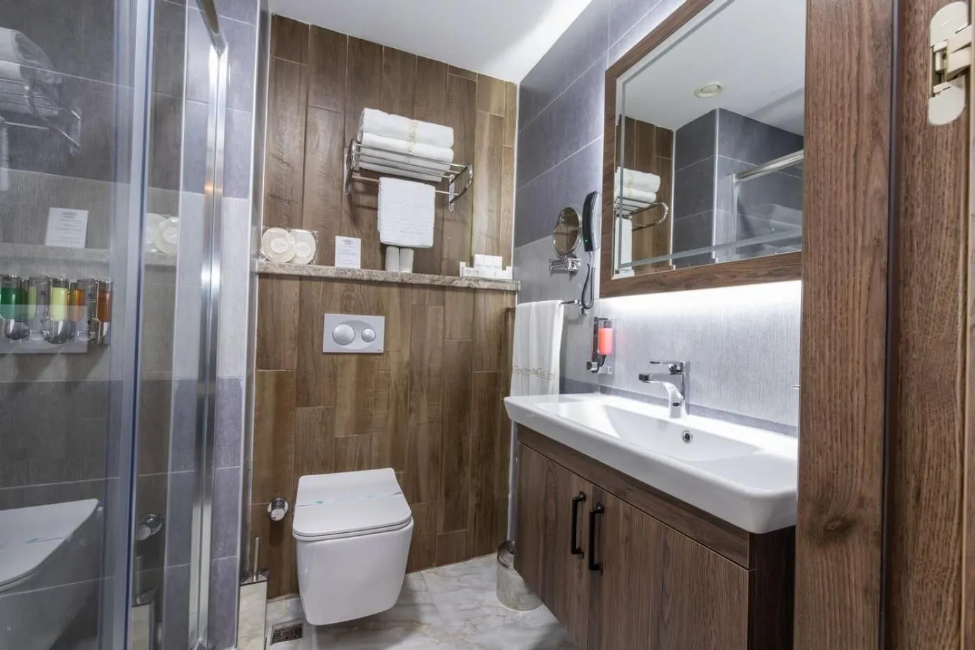 Toilet in Park Dedeman Mersin Marina