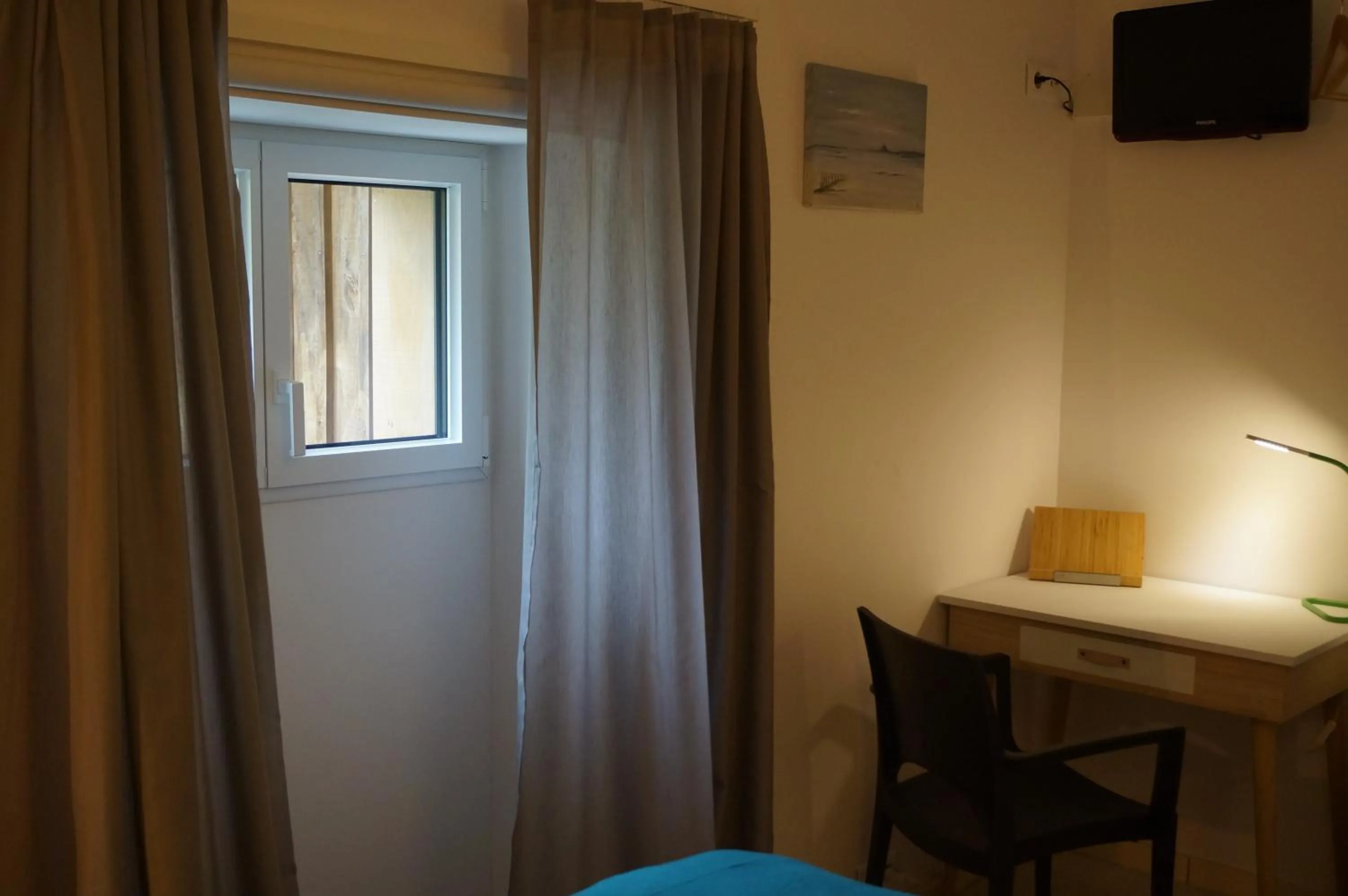 Photo of the whole room in La maison d'hôtes Ty Pic