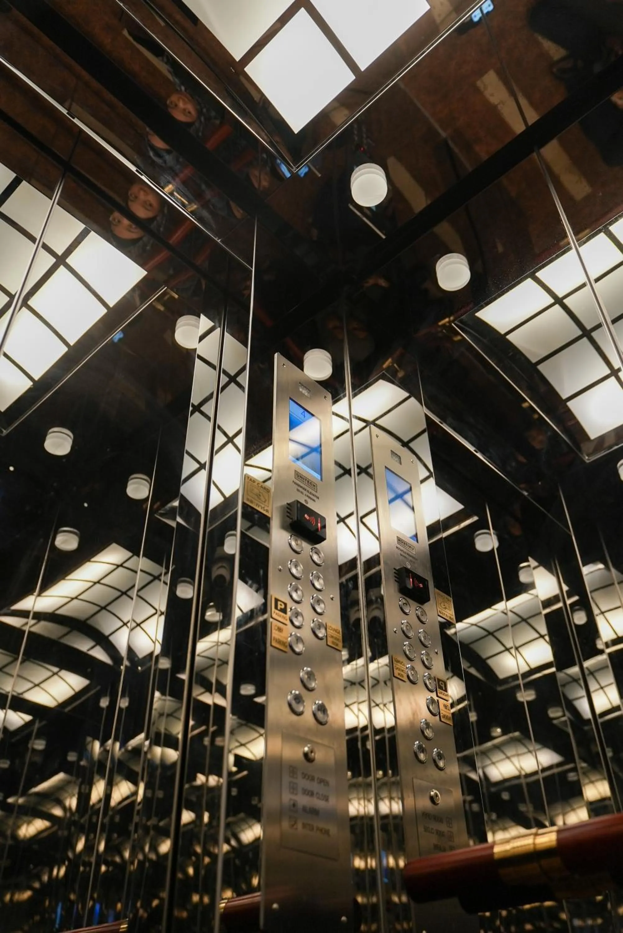 elevator in River Hotel Hatyai