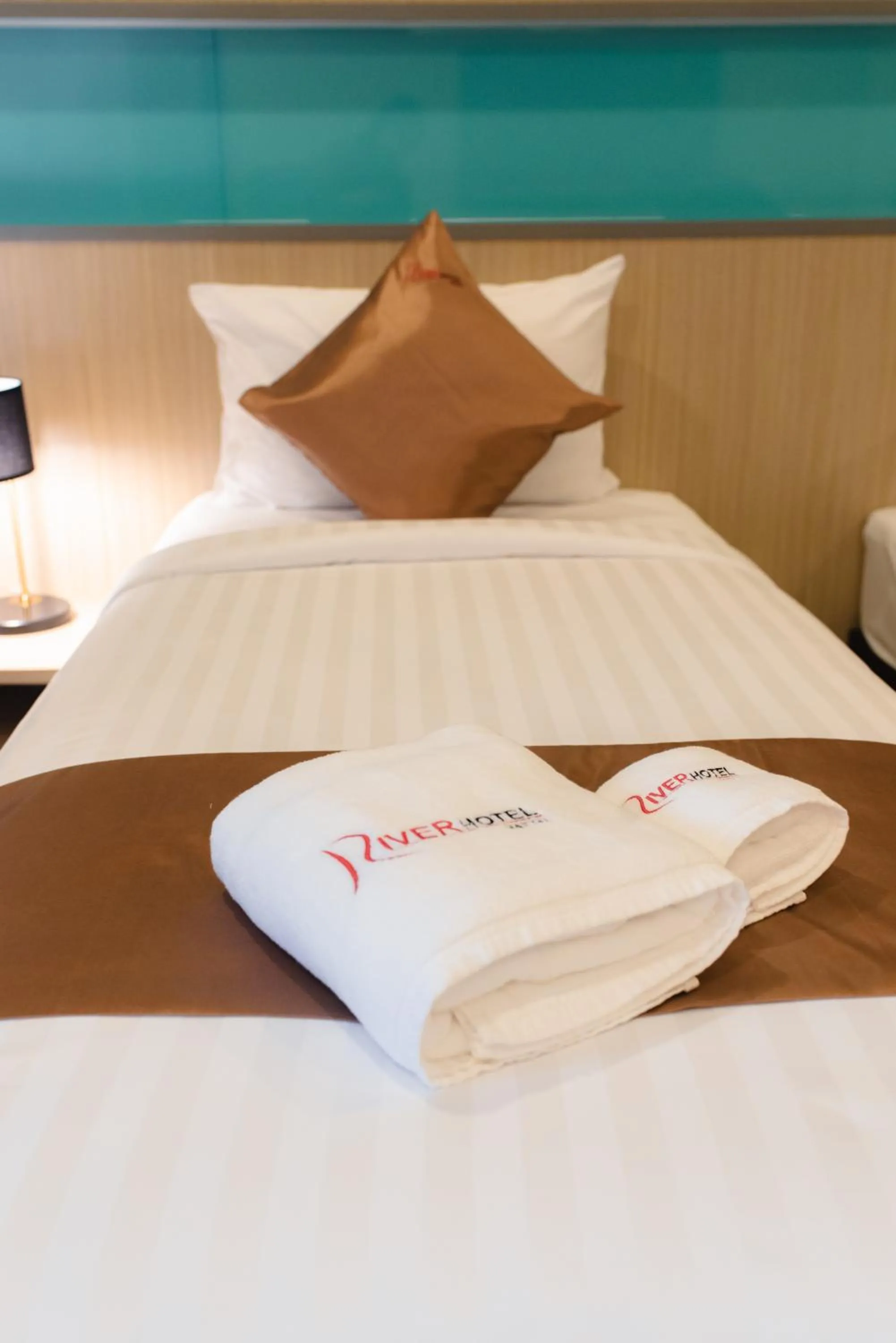 Bed in River Hotel Hatyai