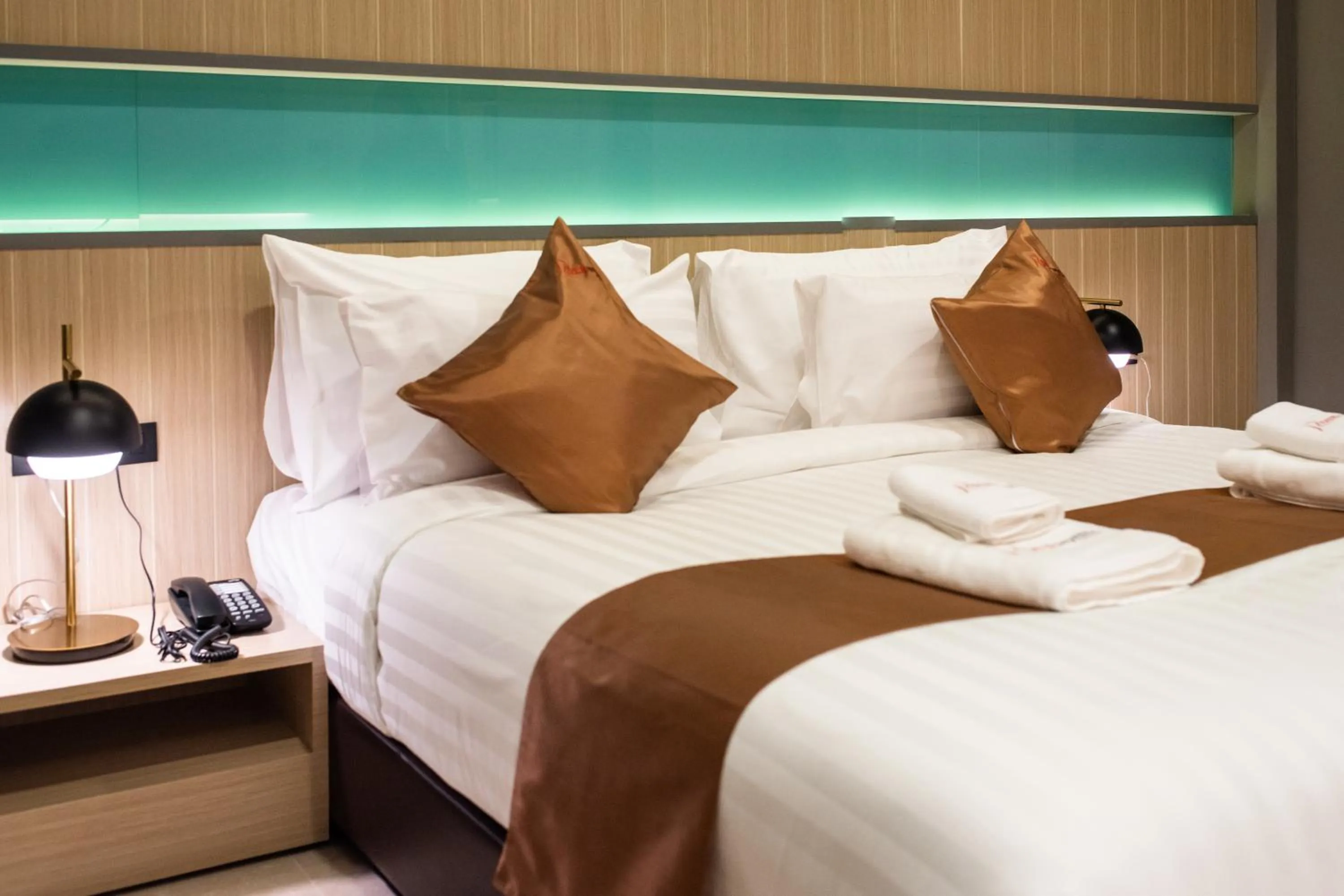 Photo of the whole room, Bed in River Hotel Hatyai