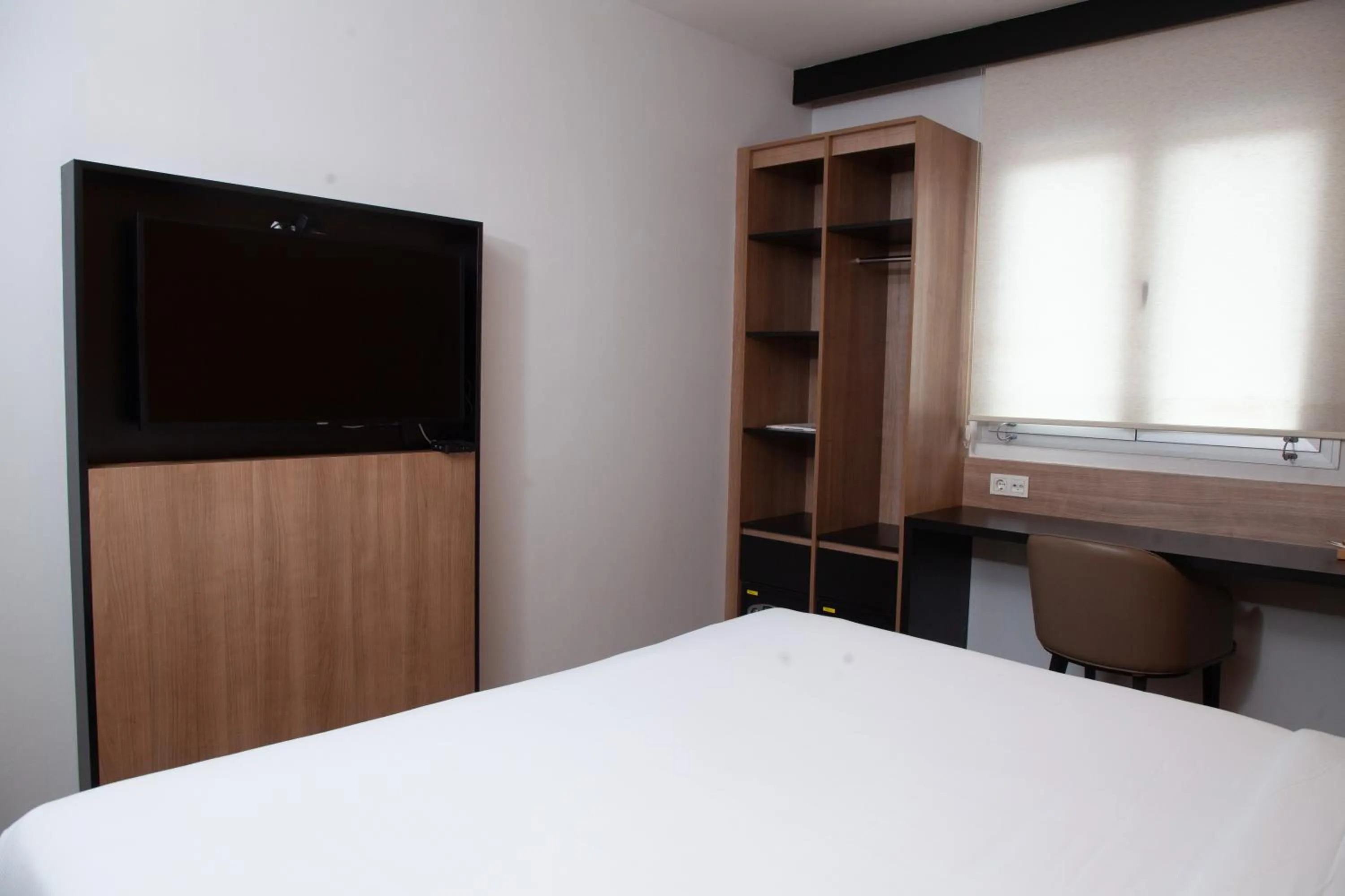 TV and multimedia, Bed in Dunia Hôtel Bamako ACI 2000