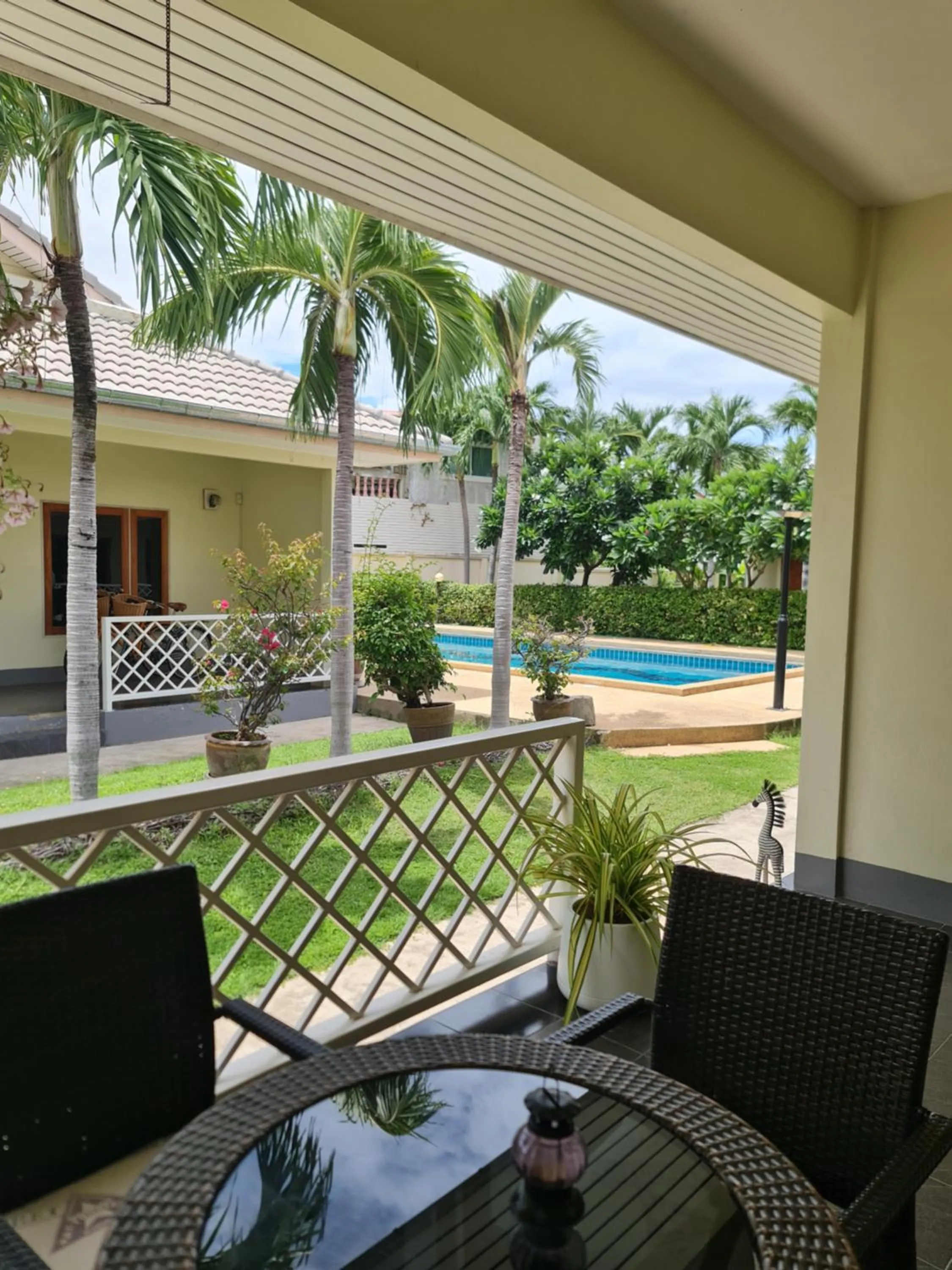 One-Bedroom House in 1 Bedroom House With Pool In Central Location