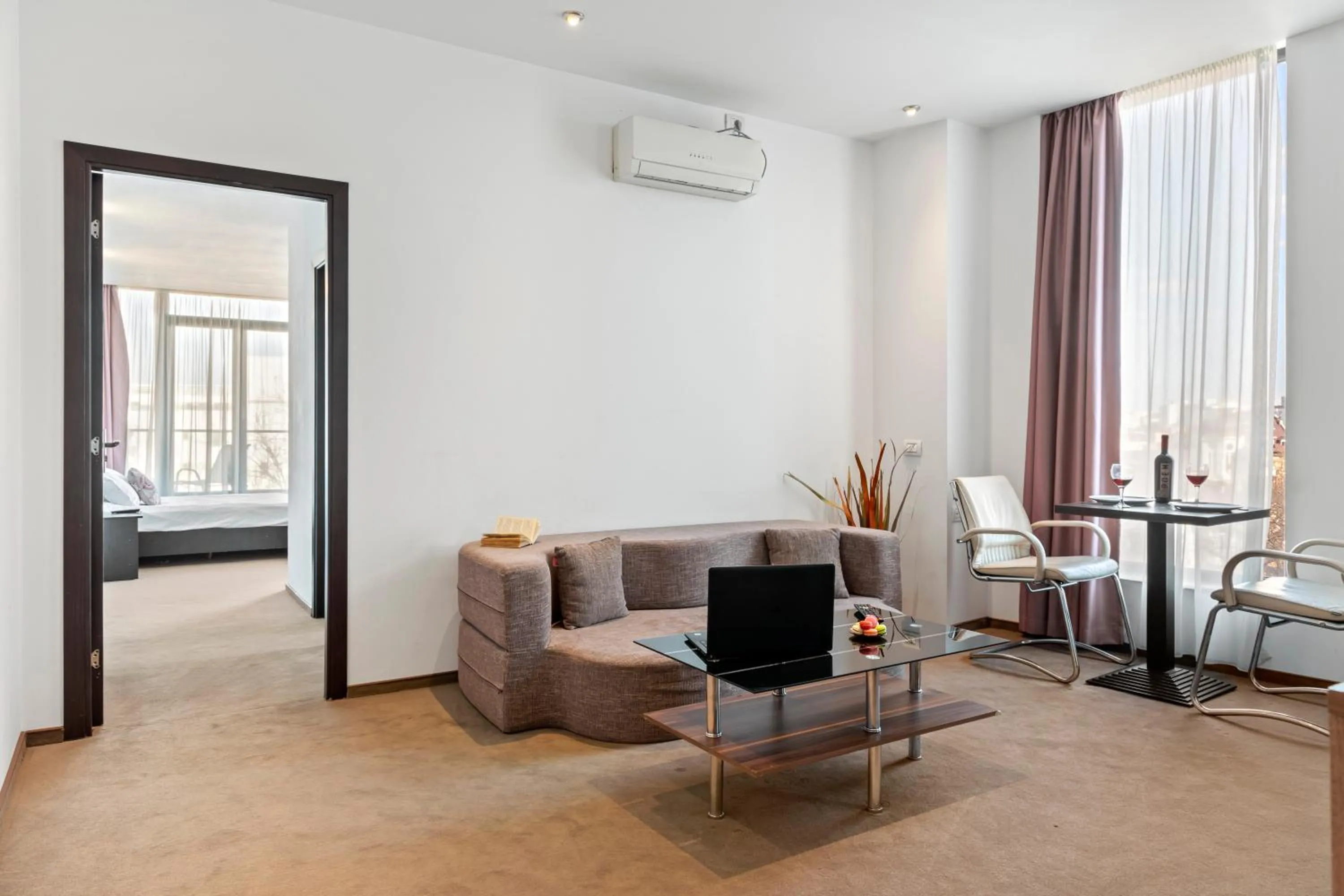 Living room, Bed in Uni88 Apart Hotel