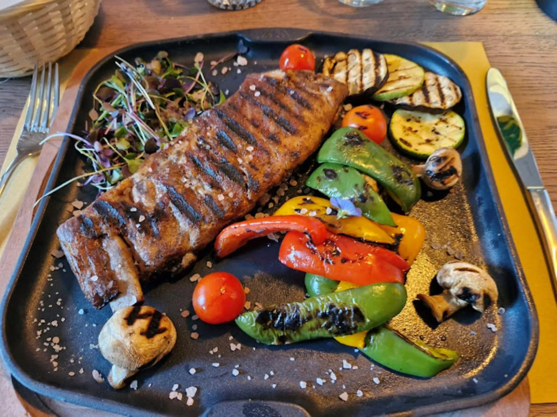 Restaurant/places to eat in Uni88 Apart Hotel