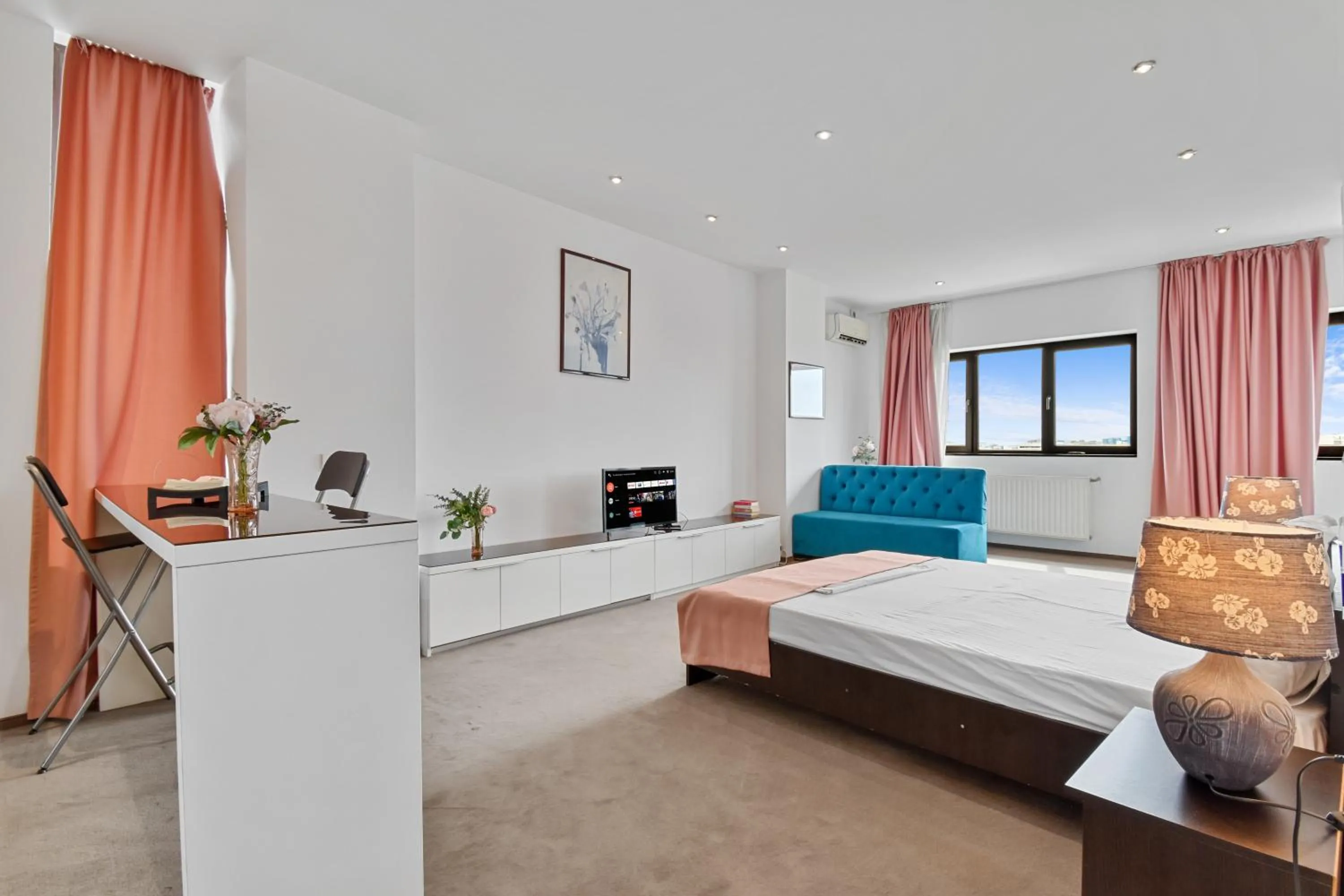 Living room, Bed in Uni88 Apart Hotel