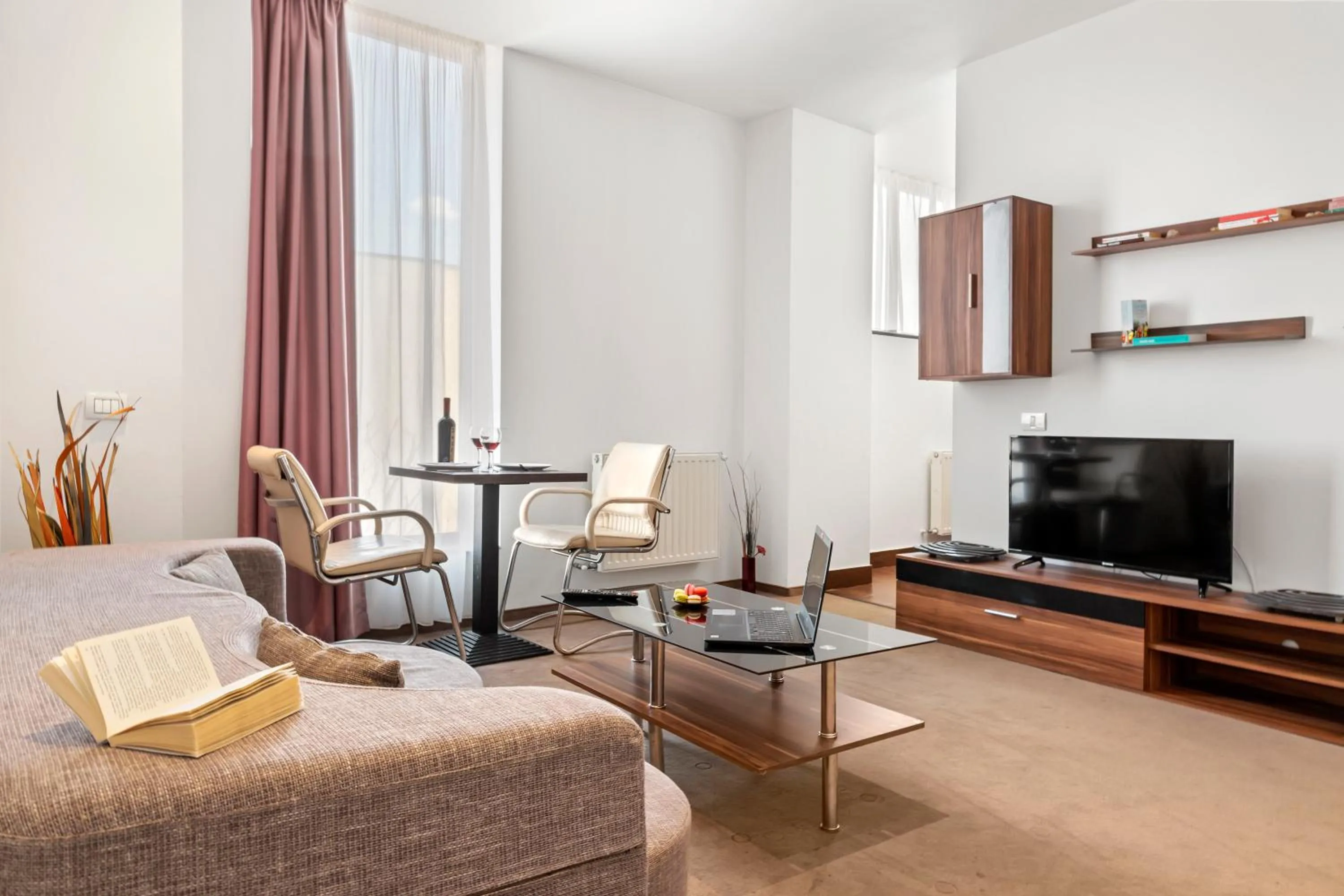 TV and multimedia in Uni88 Apart Hotel