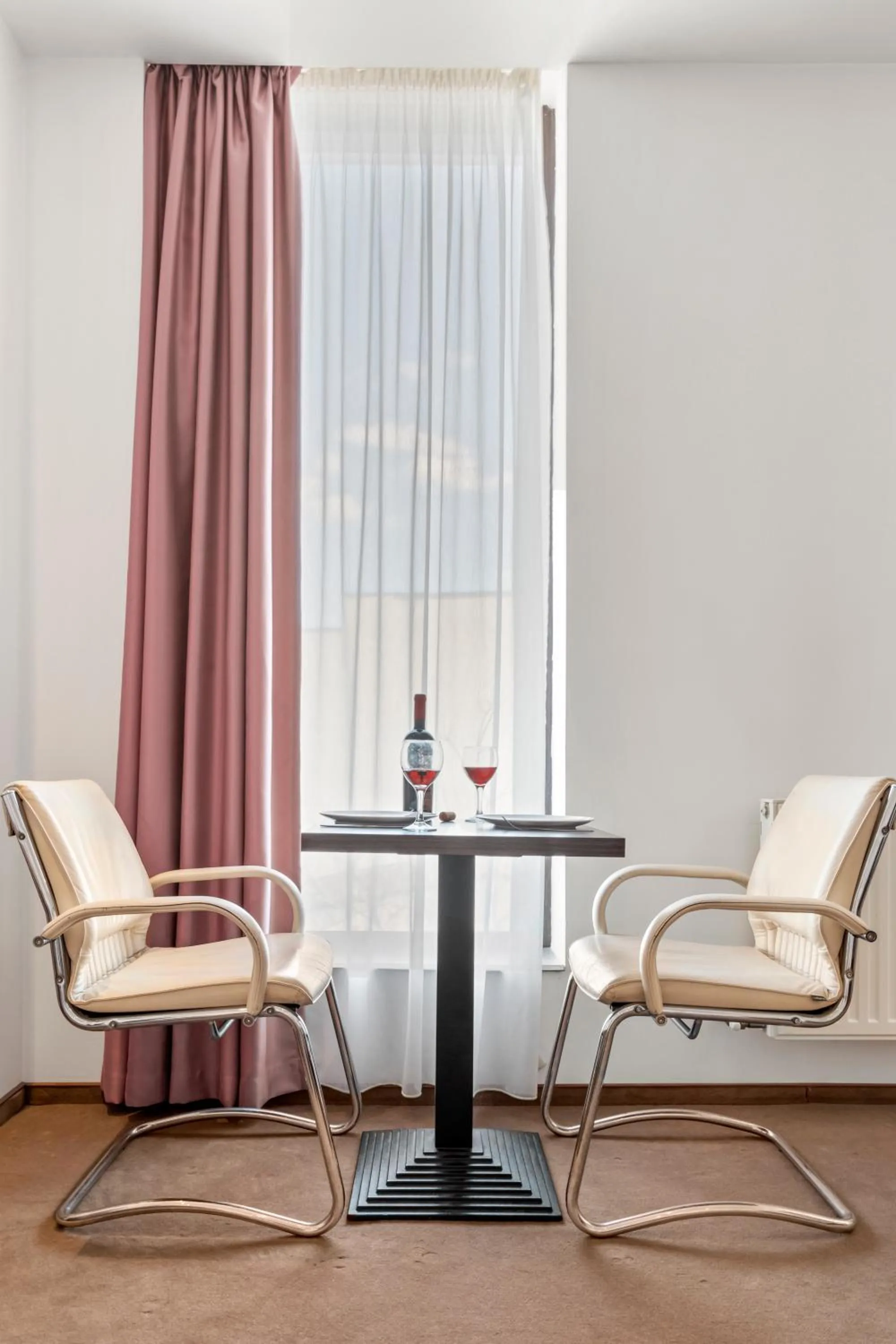 Dining area in Uni88 Apart Hotel