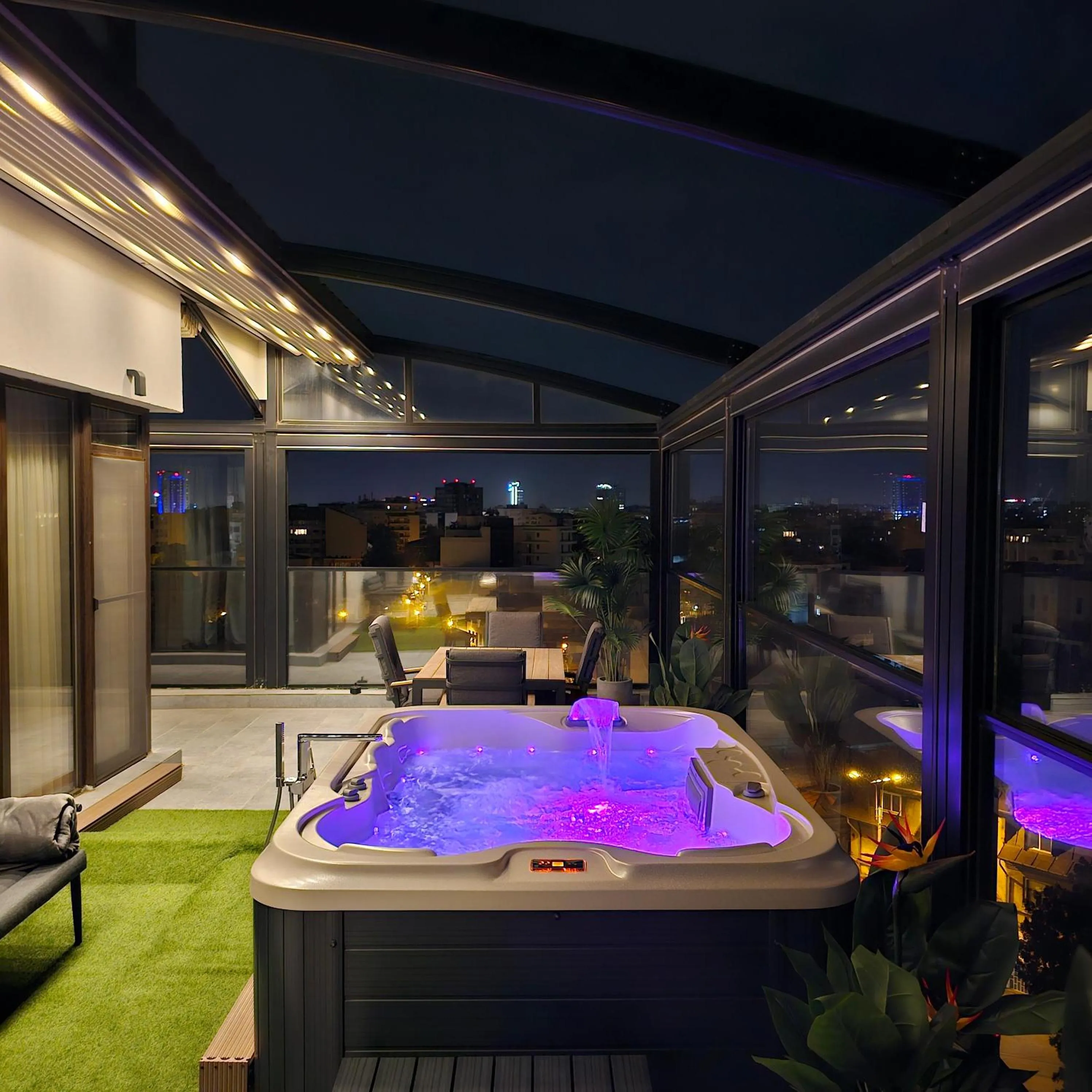 Hot Tub in Uni88 Apart Hotel