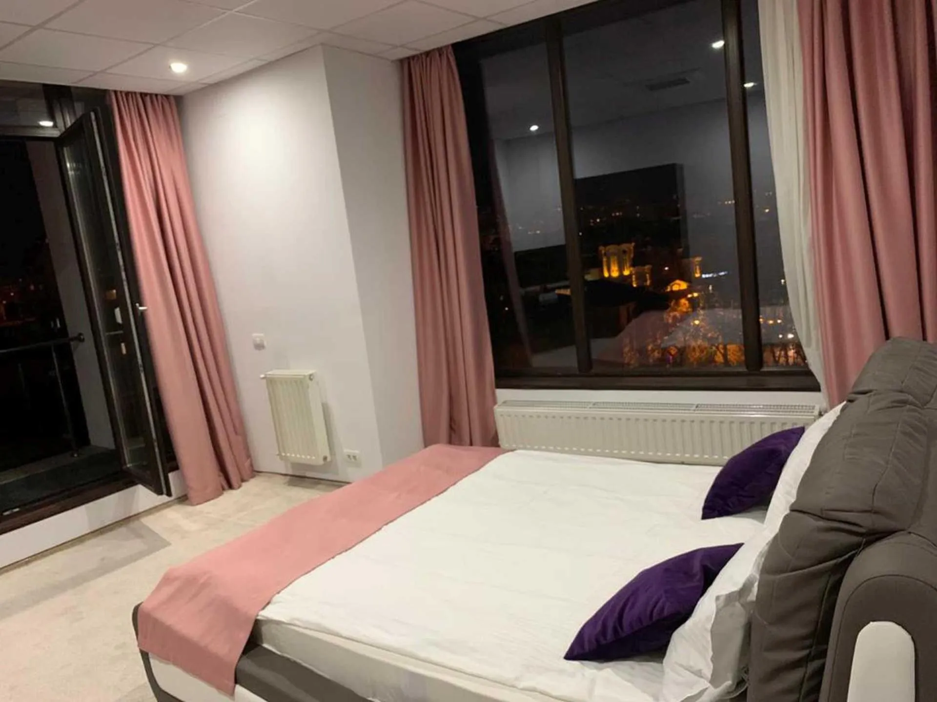 TV and multimedia, Bed in Uni88 Apart Hotel