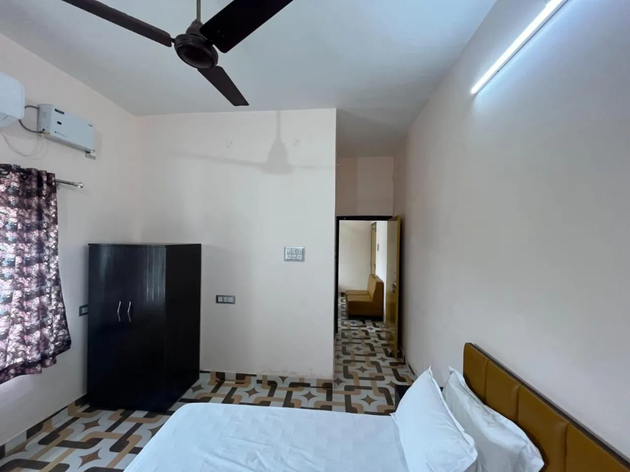 TV and multimedia in Suryavansham Guest House