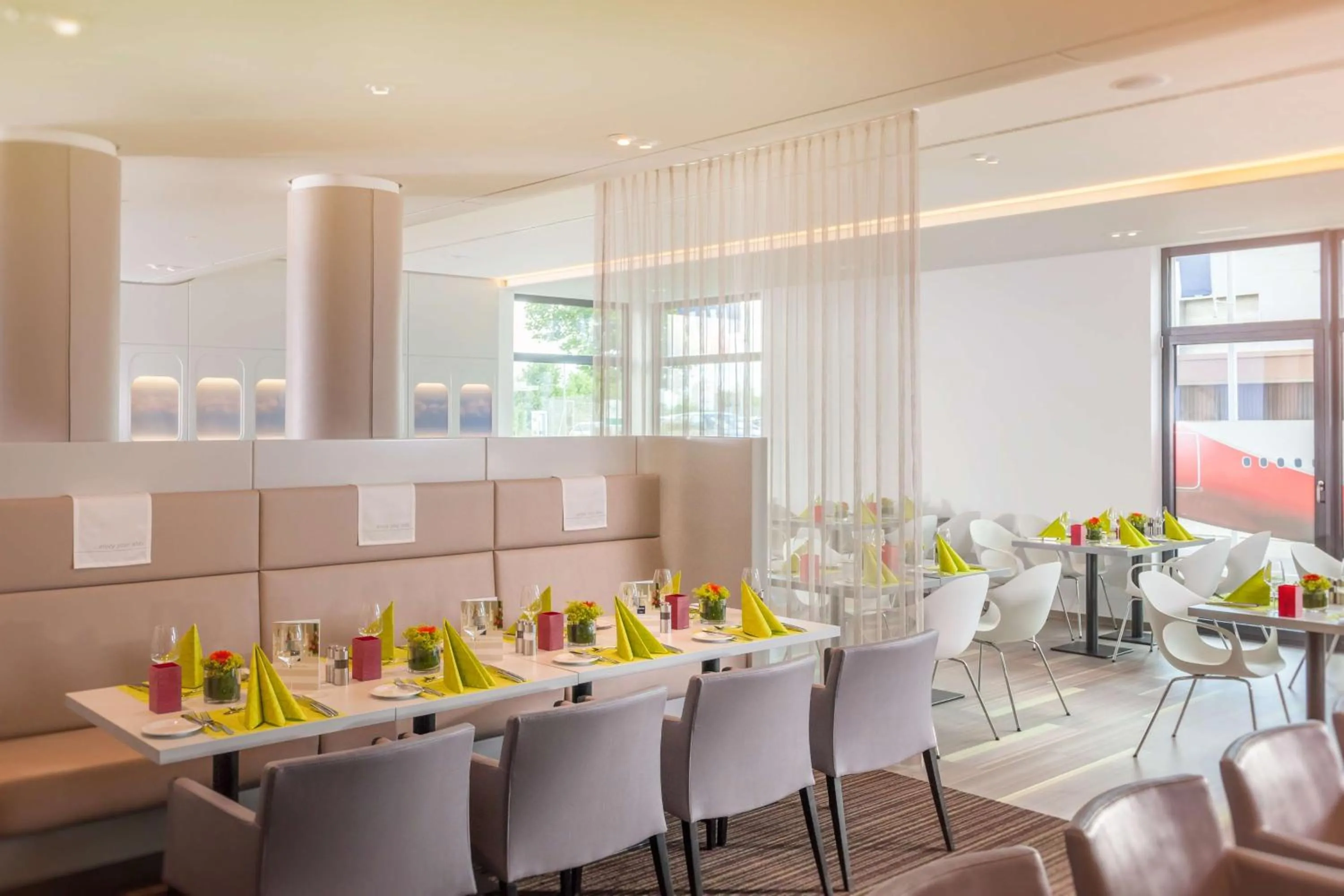 Restaurant/places to eat in Essential by Dorint Stuttgart/Airport