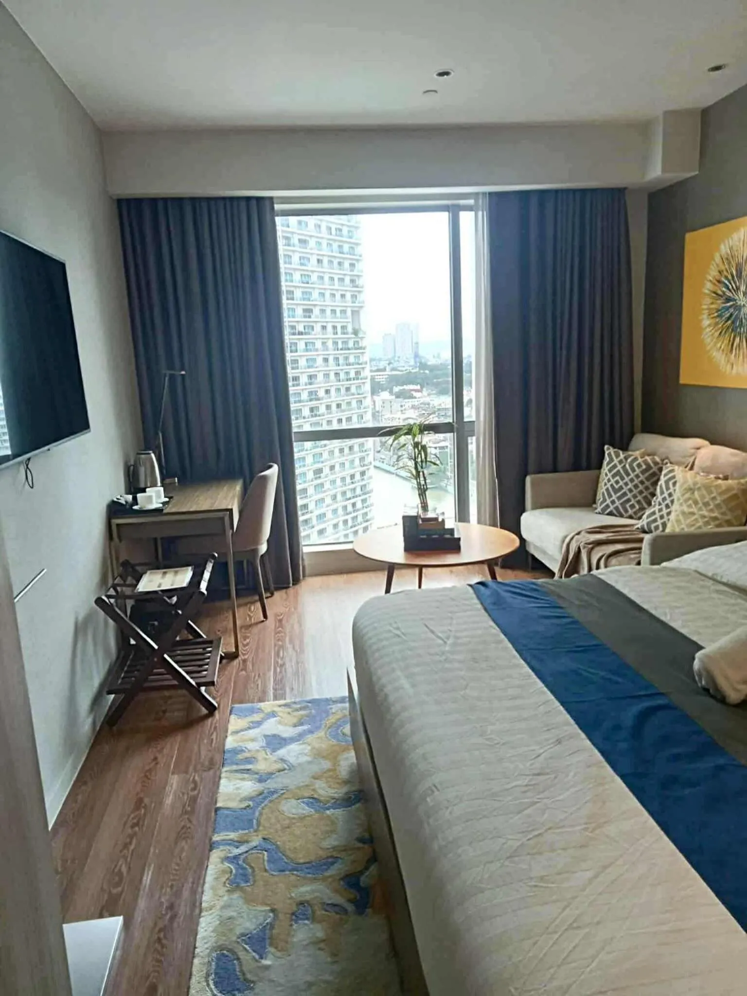 Novotel Suites Manila Aqua Residences Near Makati by Hamodi'sCrib